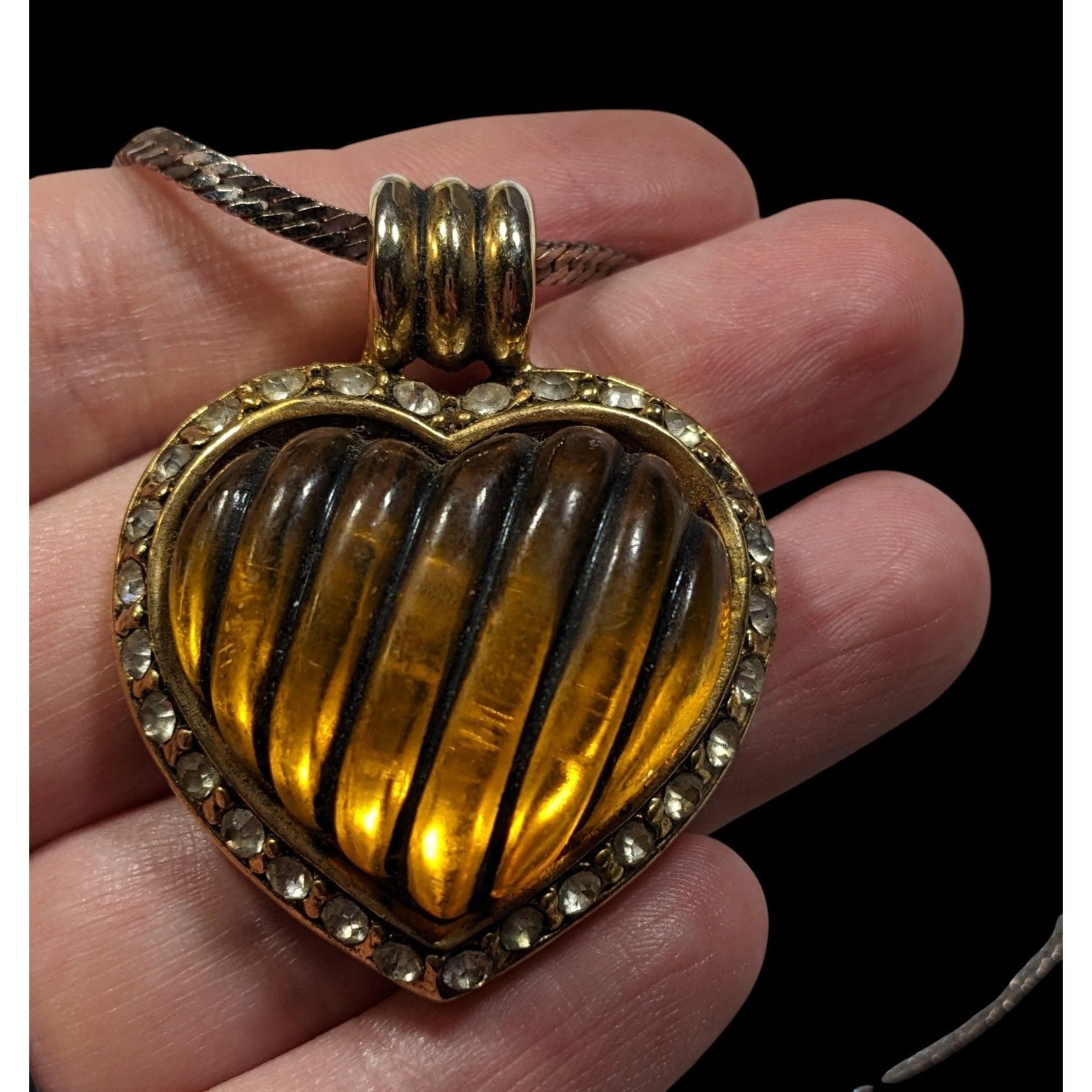 Other Vintage Coquette Honey Lucite Heart Pendant Necklace Size ONE SIZE - 2 Thumbnail