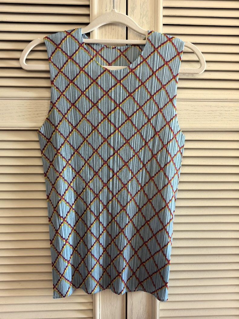 Issey Miyake size:one size Light blue pleated vest