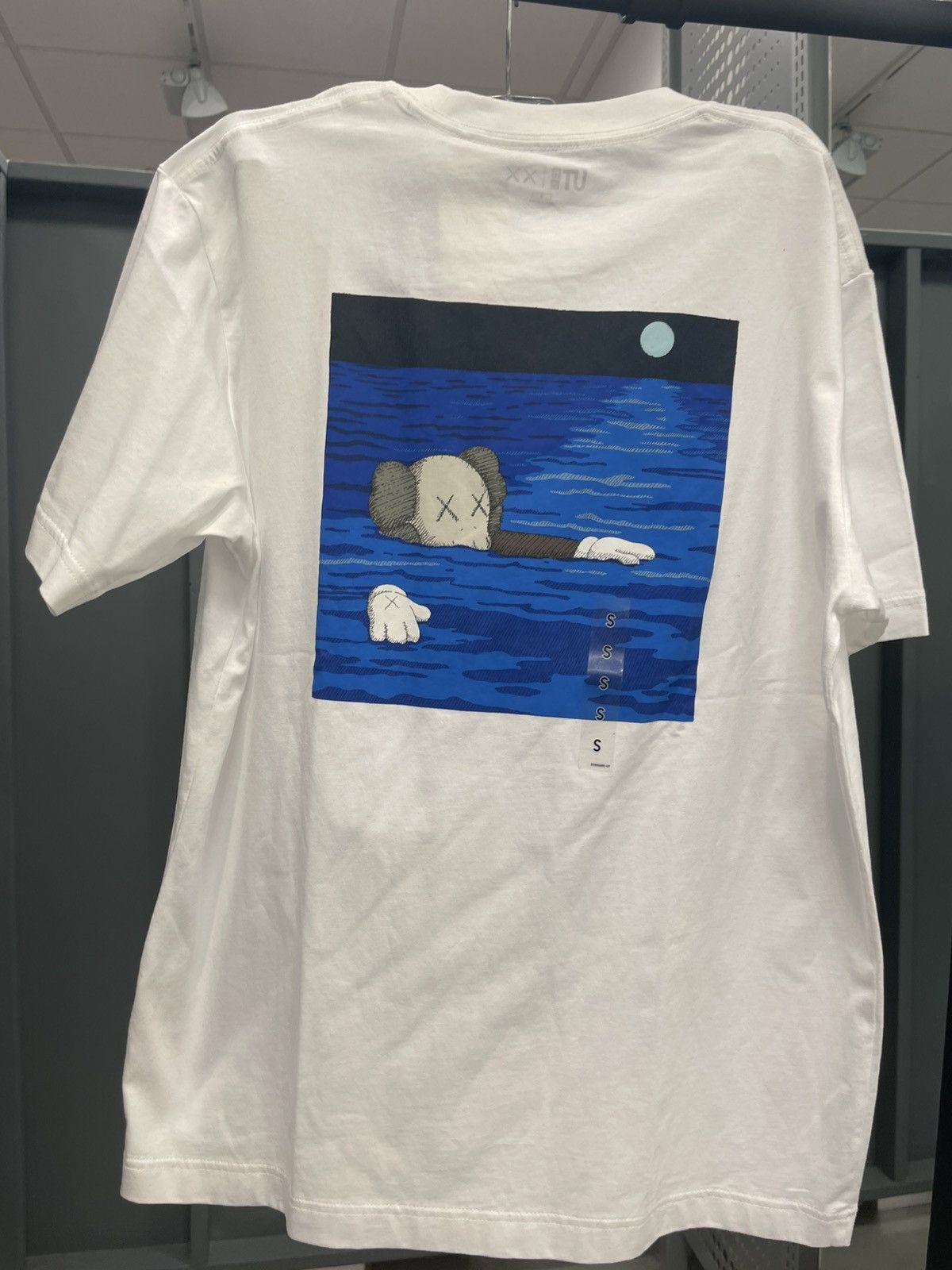 Kaws Kaws x Uniqlo T Shirt Size US S / EU 44-46 / 1 - 3 Thumbnail