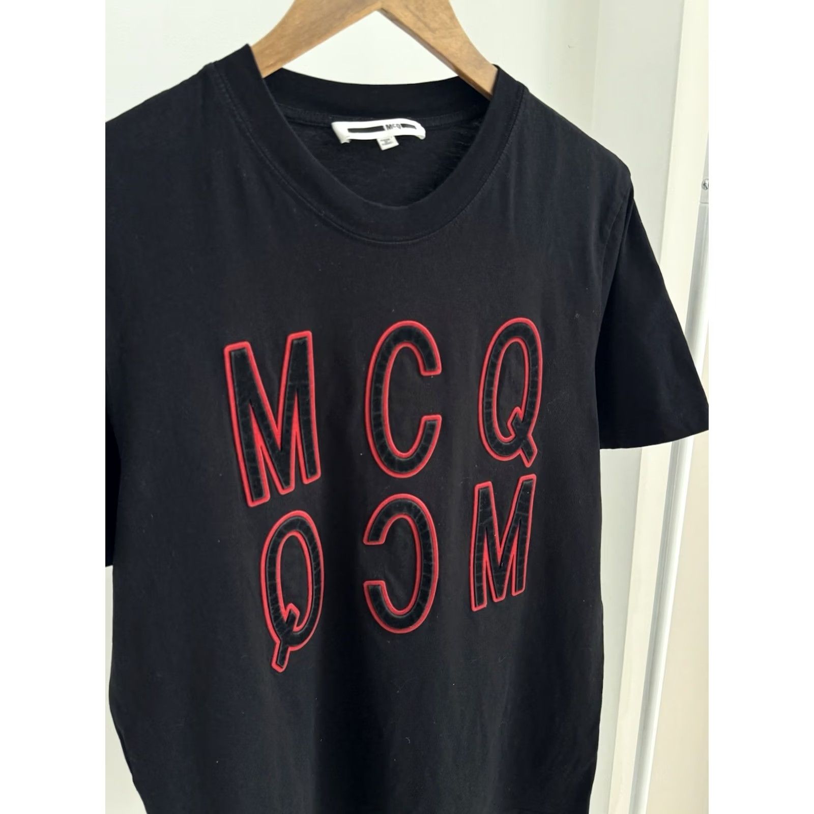 Alexander McQueen VINTAGE Alexander McQueen Over Print Black T Shirt Men L Logo 90s UK USA Streetwear Garden Design Size US L / EU 52-54 / 3 - 3 Thumbnail
