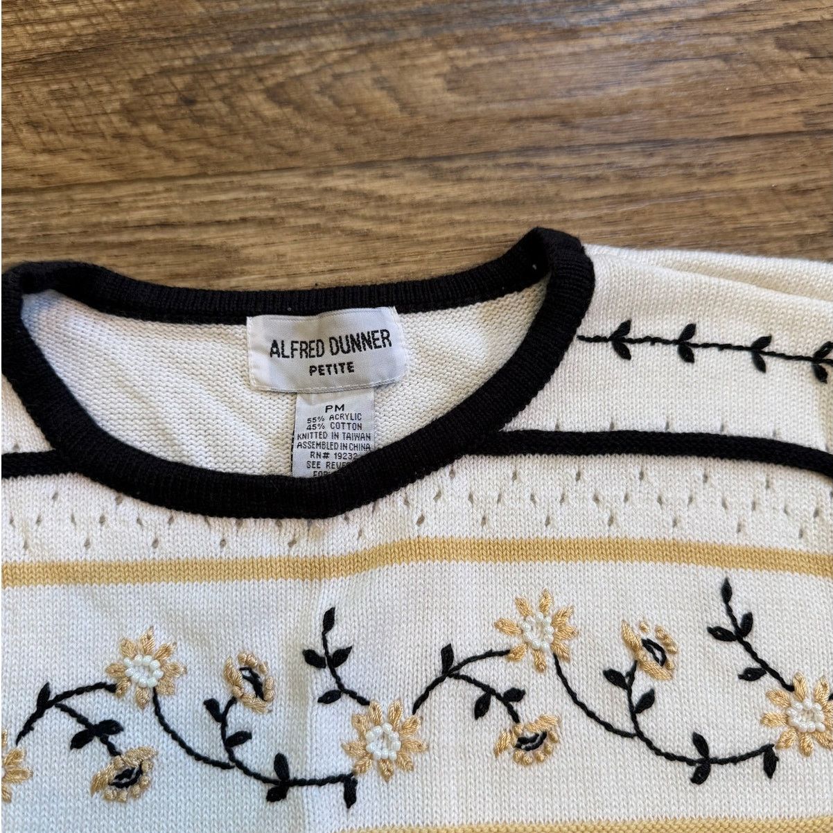 Vintage Vintage Alfred Dunner Embroidered Floral Knit Sweater Top Size M / US 6-8 / IT 42-44 - 2 Thumbnail