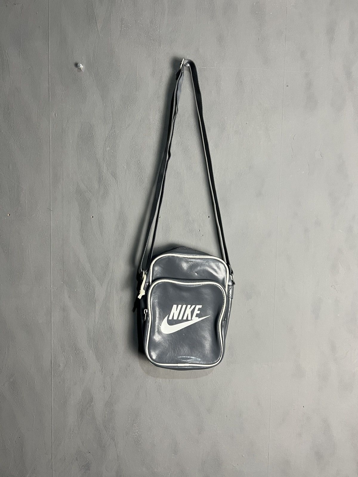 Nike Vintage 90s Nike leather bag retro rare hype Y2K Size ONE SIZE - 1 Thumbnail