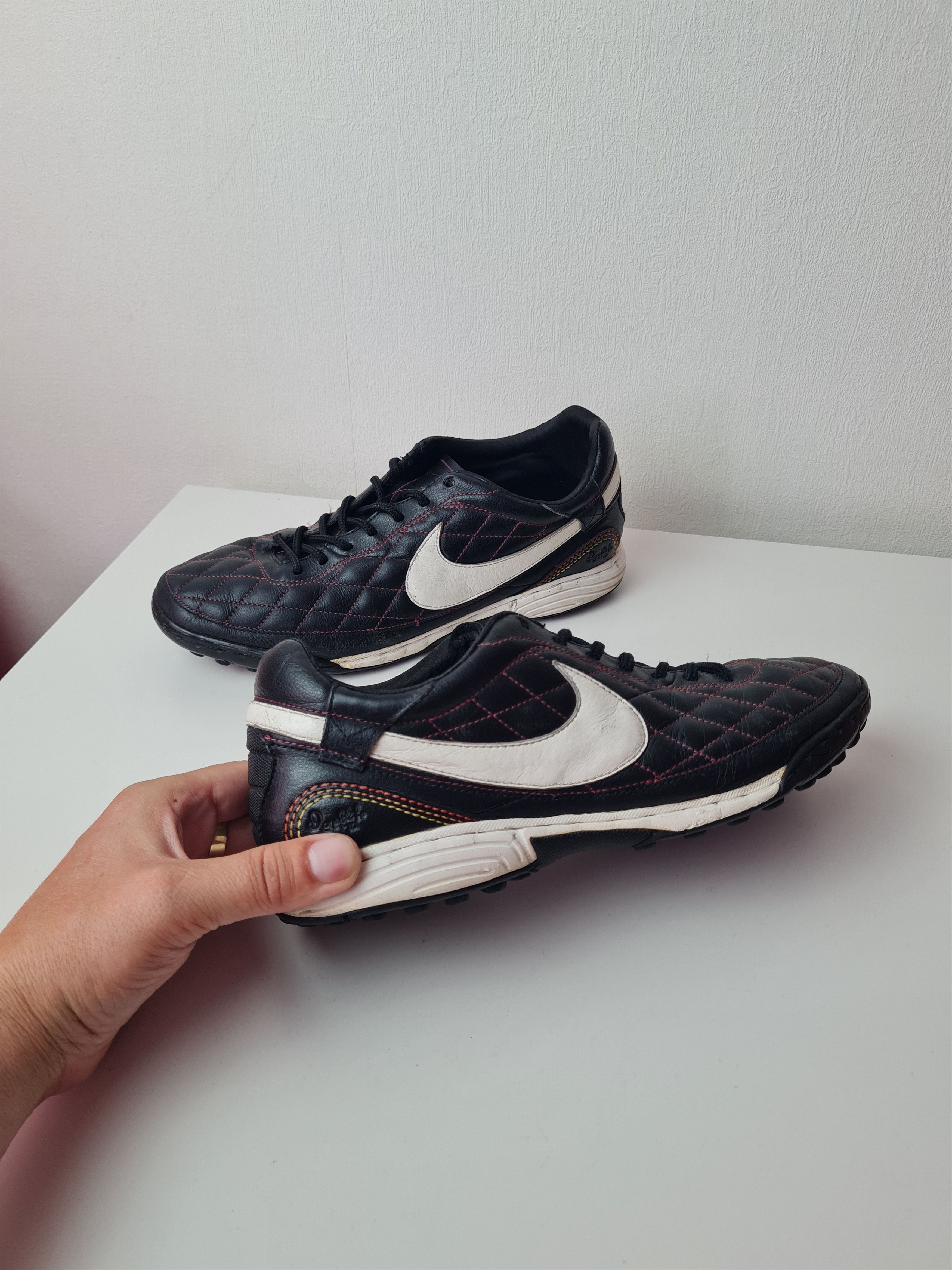 Nike Football Soccer Nike Tiempo R10 Ronaldinho Dois TF Indor Size US 8.5 / EU 41-42 - 1 Thumbnail