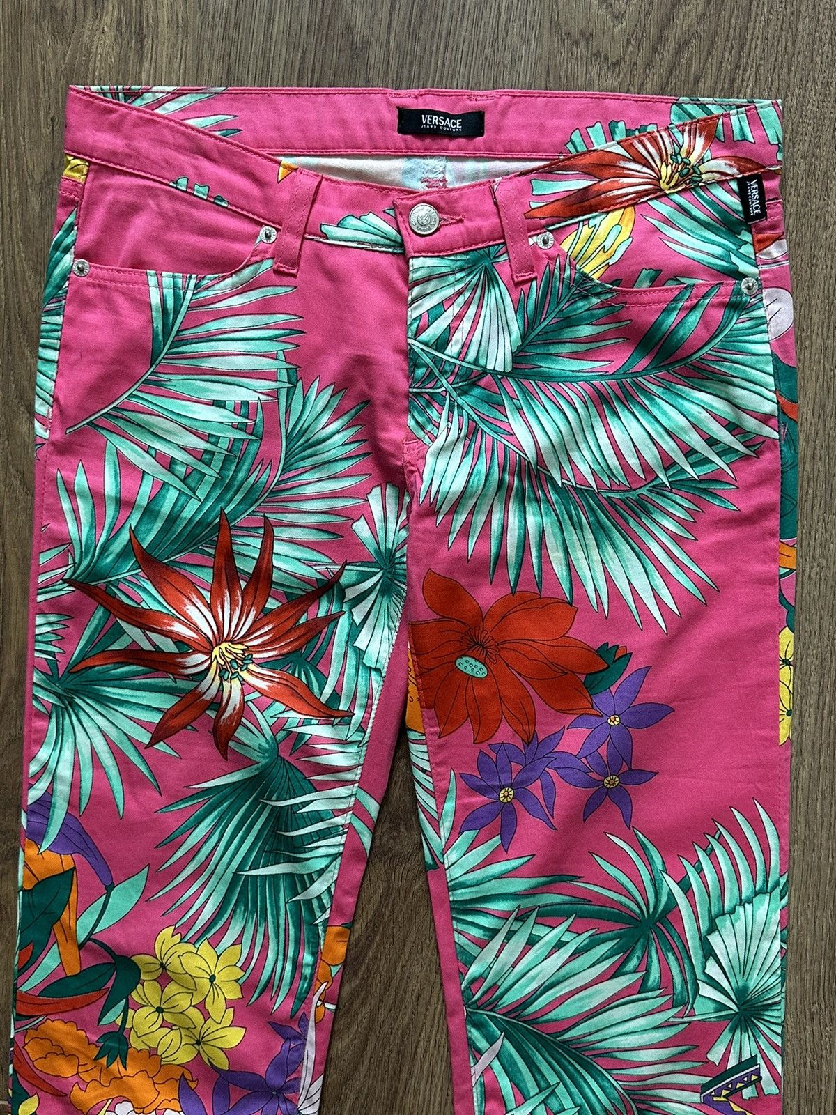 Versace Jeans Couture × Vintage Vintage Versace Jeans Couture Tropical Plants Cropped Pants Size 28" / US 6 / IT 42 - 4 Thumbnail