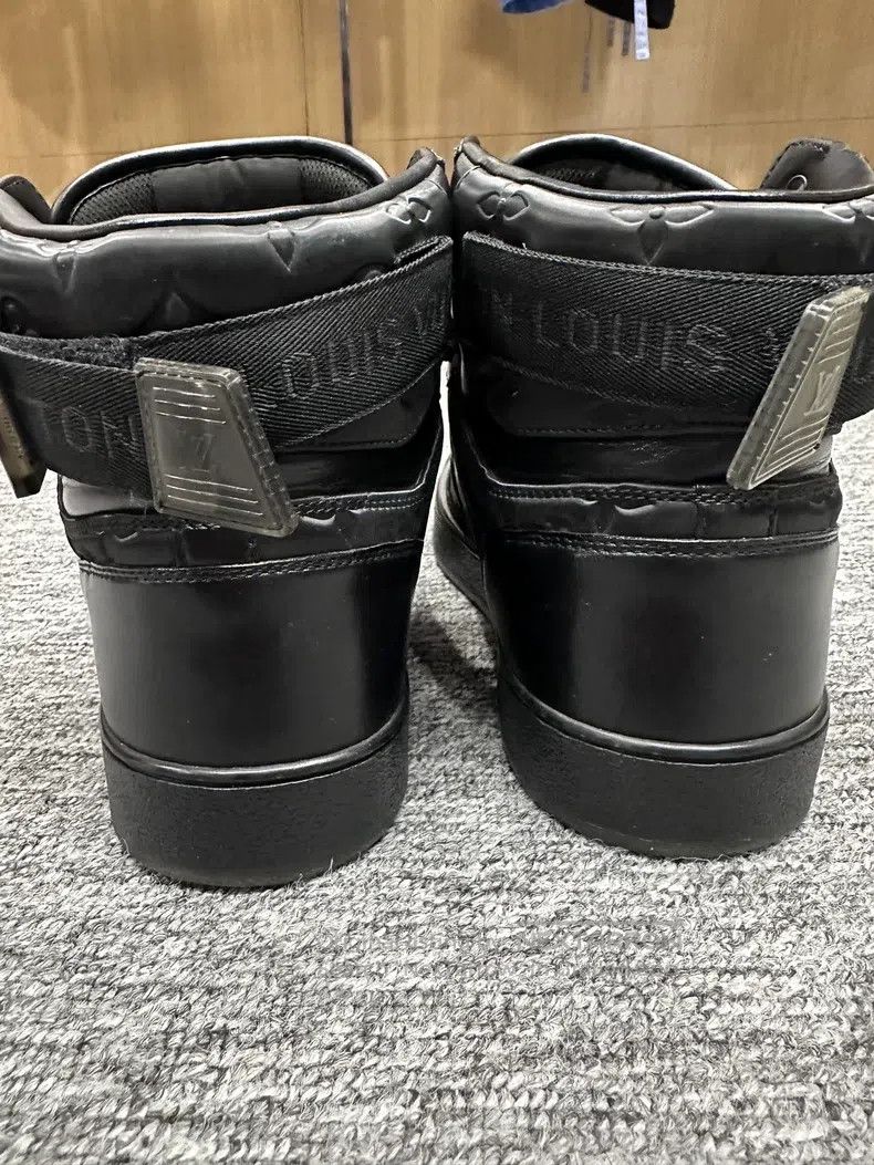 Louis Vuitton Louis Vuitton Men's high-top board shoes Size US 7 / EU 40 - 4 Thumbnail