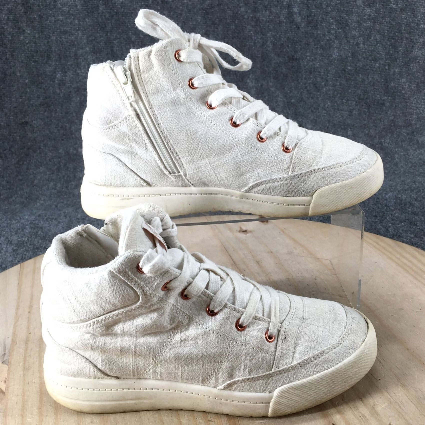 Vintage ROXY Surf Shoes Womens 8 High Top Wedge Sneakers White Fabric Lace Up Side Zip Sneaker Casual Shoes Womens Shoes Size M / US 6-8 / IT 42-44 - 2 Thumbnail