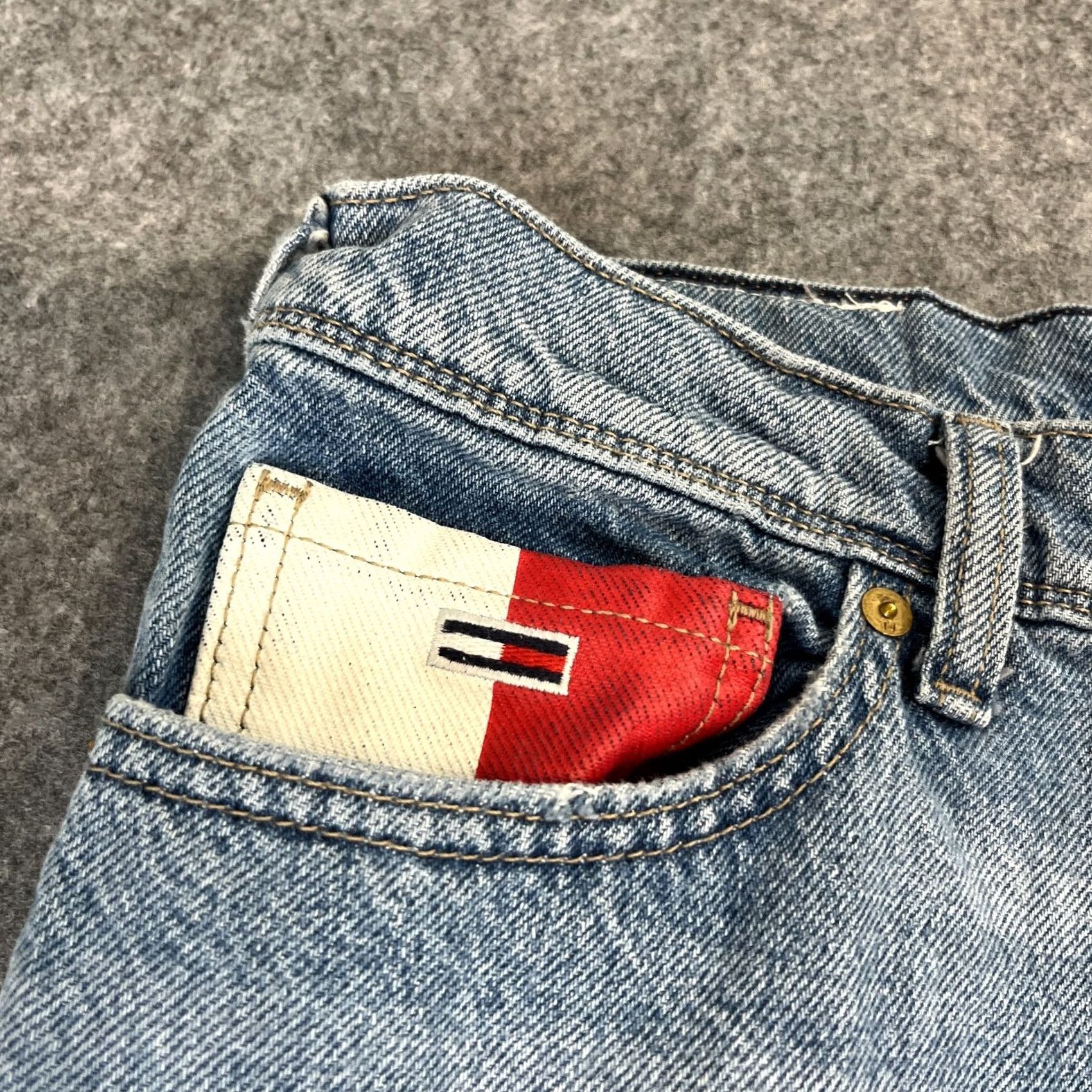 Tommy Hilfiger Tommy Hilfiger Mens Jeans Slim Scanton 34x30 Light Blue Distressed Denim 5-Pocket Shirt? (Note: Item was not labeled as Shirt; corrected below) Size US 34 / EU 50 - 3 Thumbnail