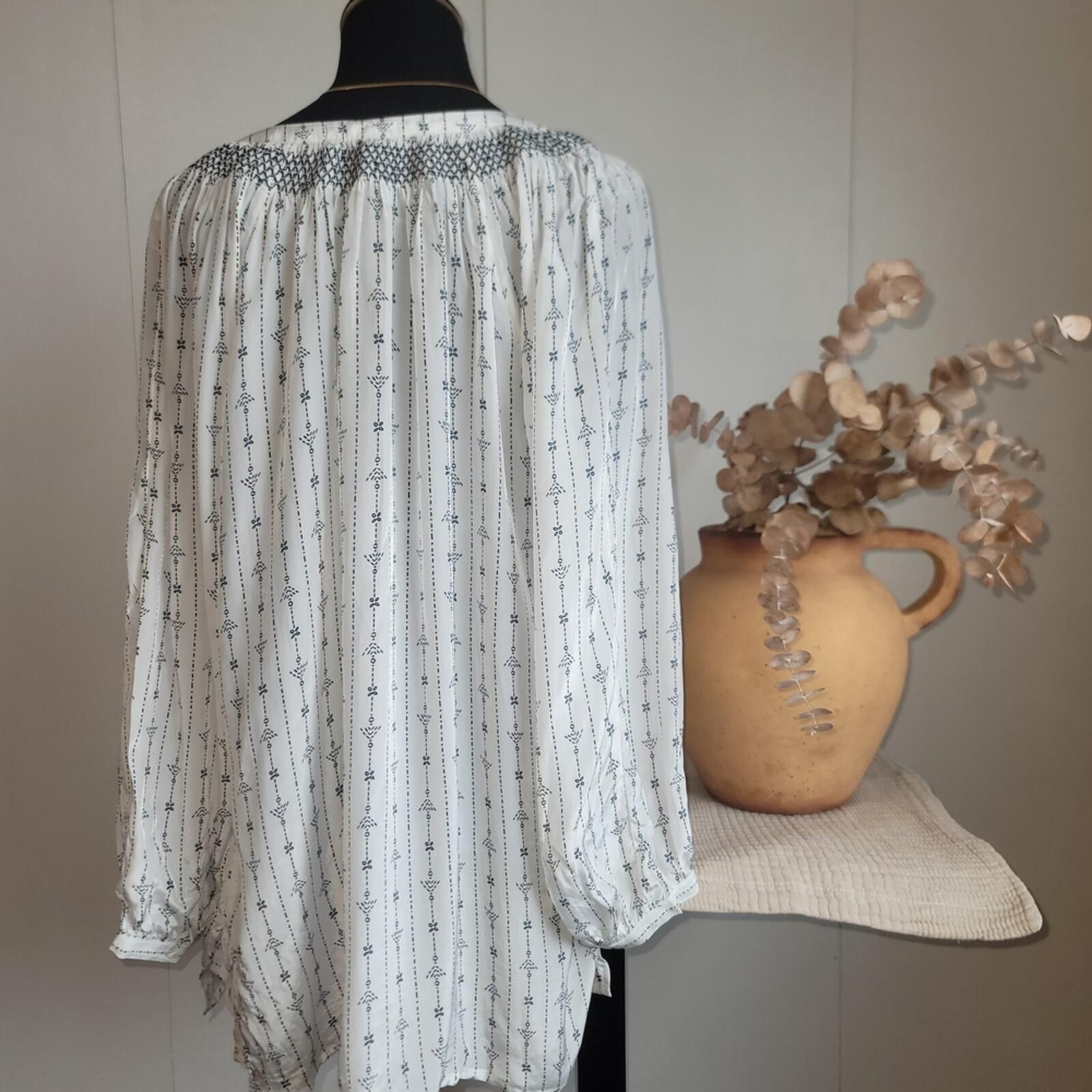 French Connection French Connection White and Black Embroidered Blouse EUC Size L / US 10 / IT 46 - 3 Thumbnail