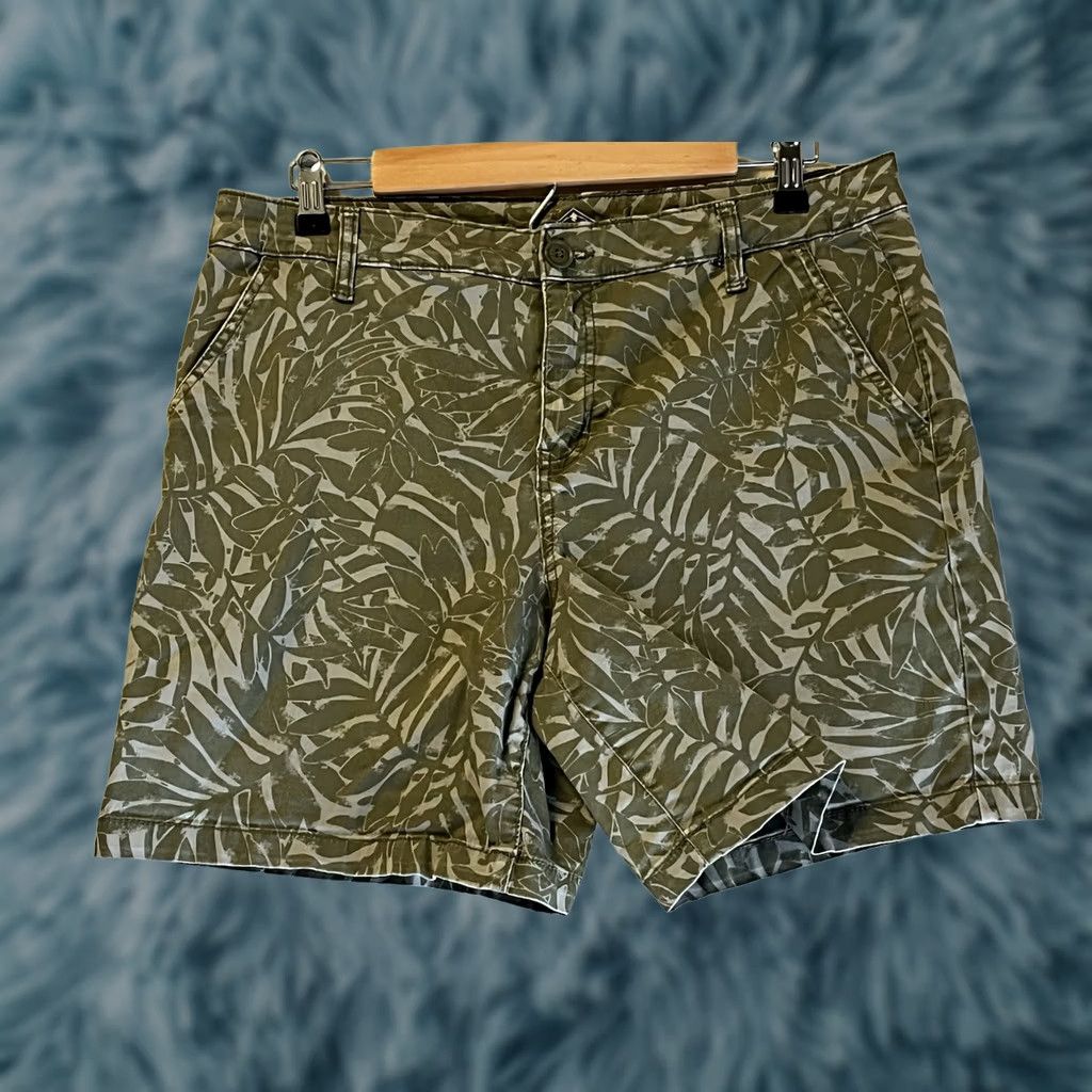 Vintage St. John's Bay Women’s Chino Short Palm Leaf Print Pockets Size 34-35 Green Regular Size 40" / US 18 - 1 Thumbnail