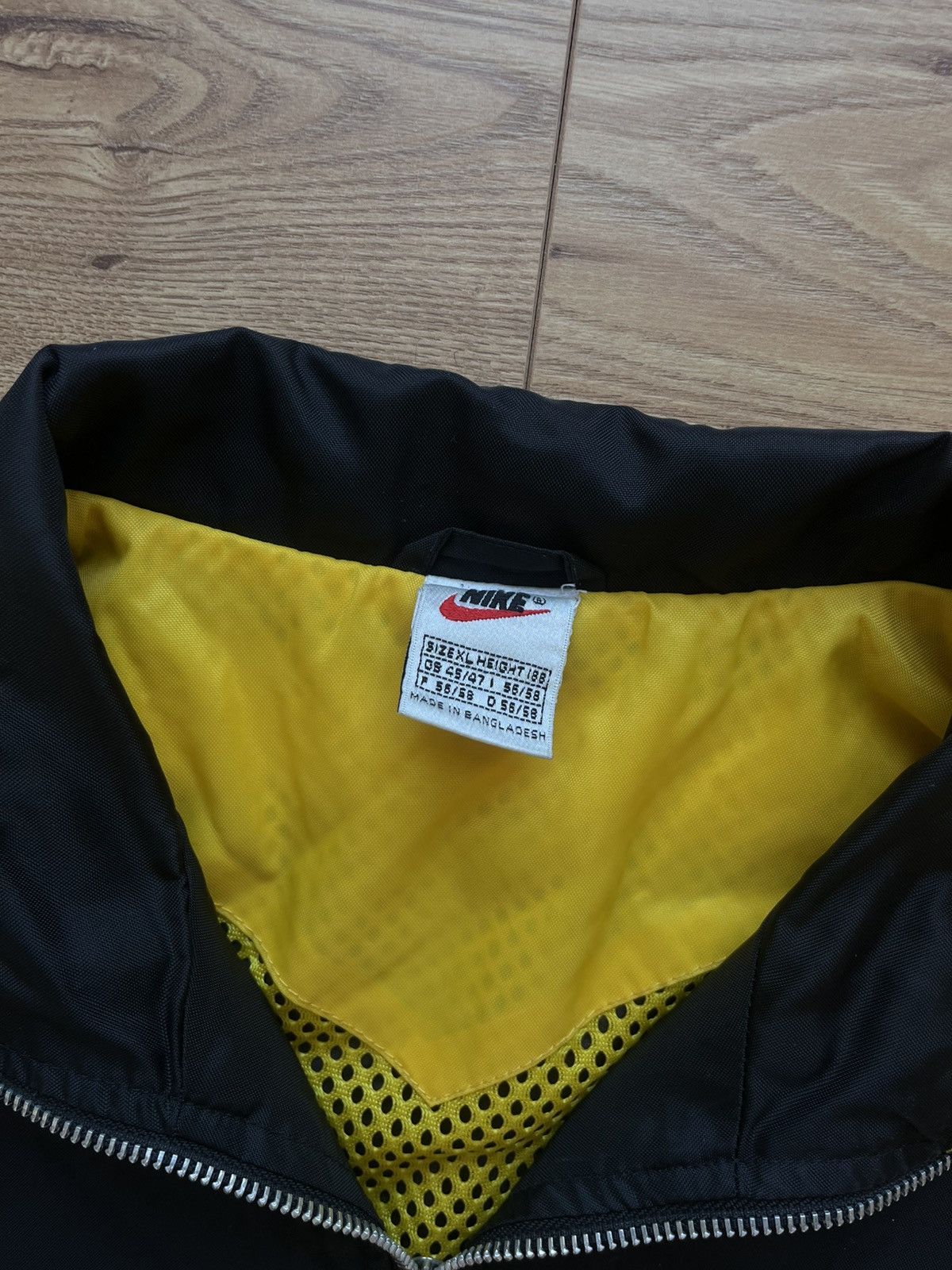 Nike 90’s NIKE BIG BACK SWOOSH LOGO OVERSIZED RETRO TRACK JACKET Size US XL / EU 56 / 4 - 4 Thumbnail