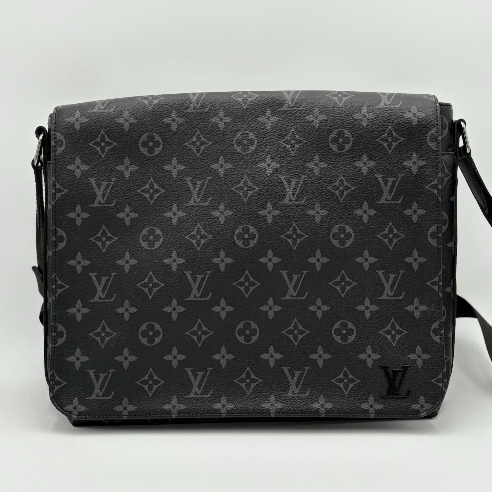 Louis Vuitton District Monogram Eclipse Messenger Bag | SUPER CLEAN! Size ONE SIZE - 1 Thumbnail
