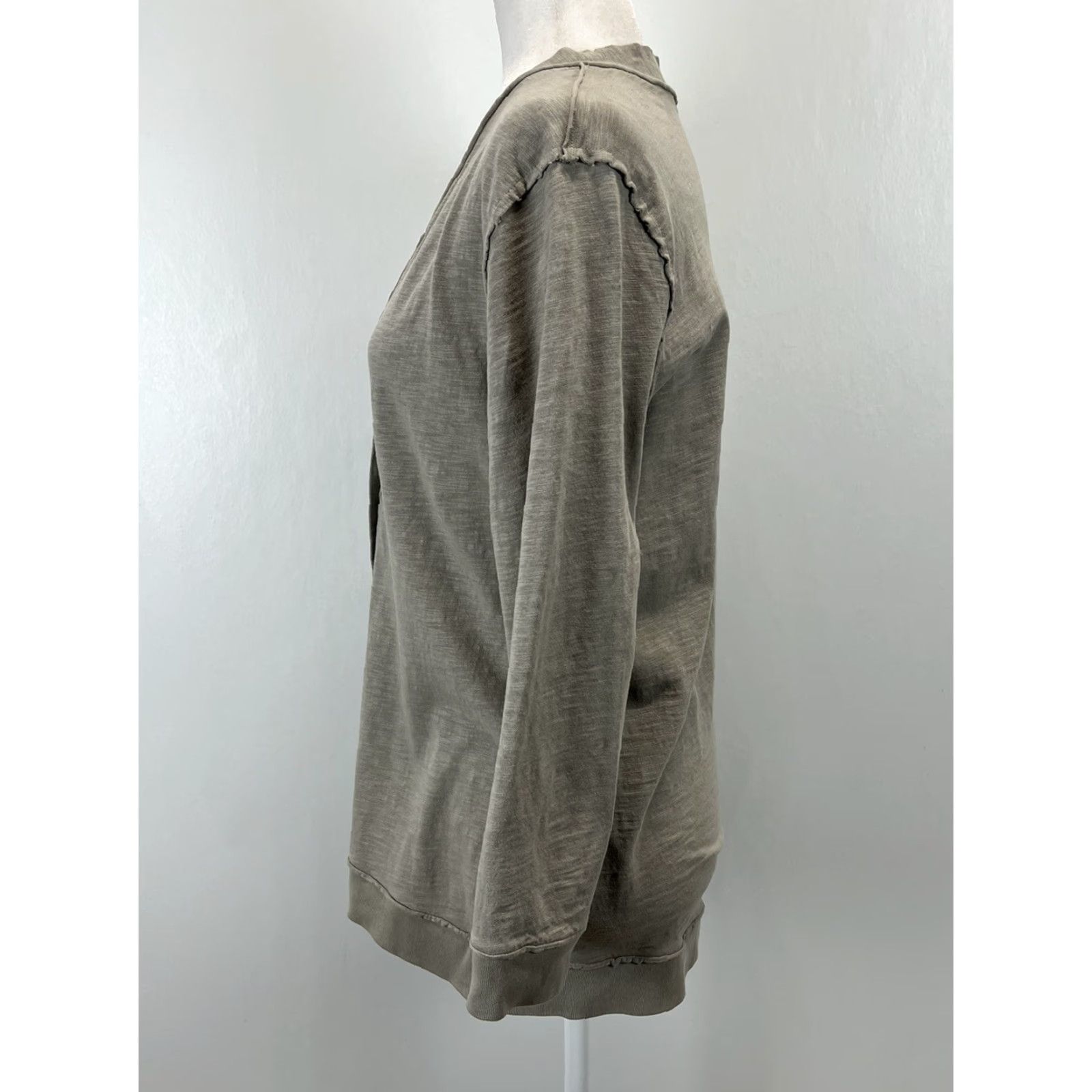 J.Crew VINTAGE? No. J. Crew Cardigan Sweater Putty M Lightweight V-Neck Casual Exposed Seams Womens Adult Medium Putty Cardigan Women Size M / US 6-8 / IT 42-44 - 2 Thumbnail