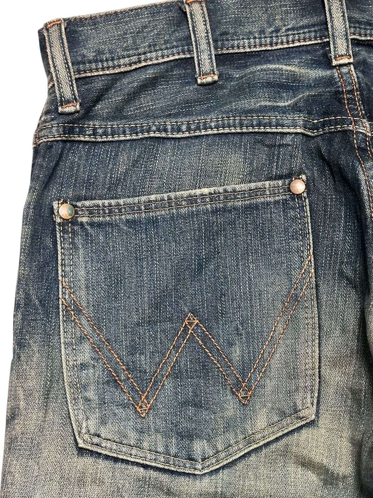 Wrangler Wrangler Vintage Rare Drop Design With Flare and Faded Wash Size US 31 - 7 Thumbnail