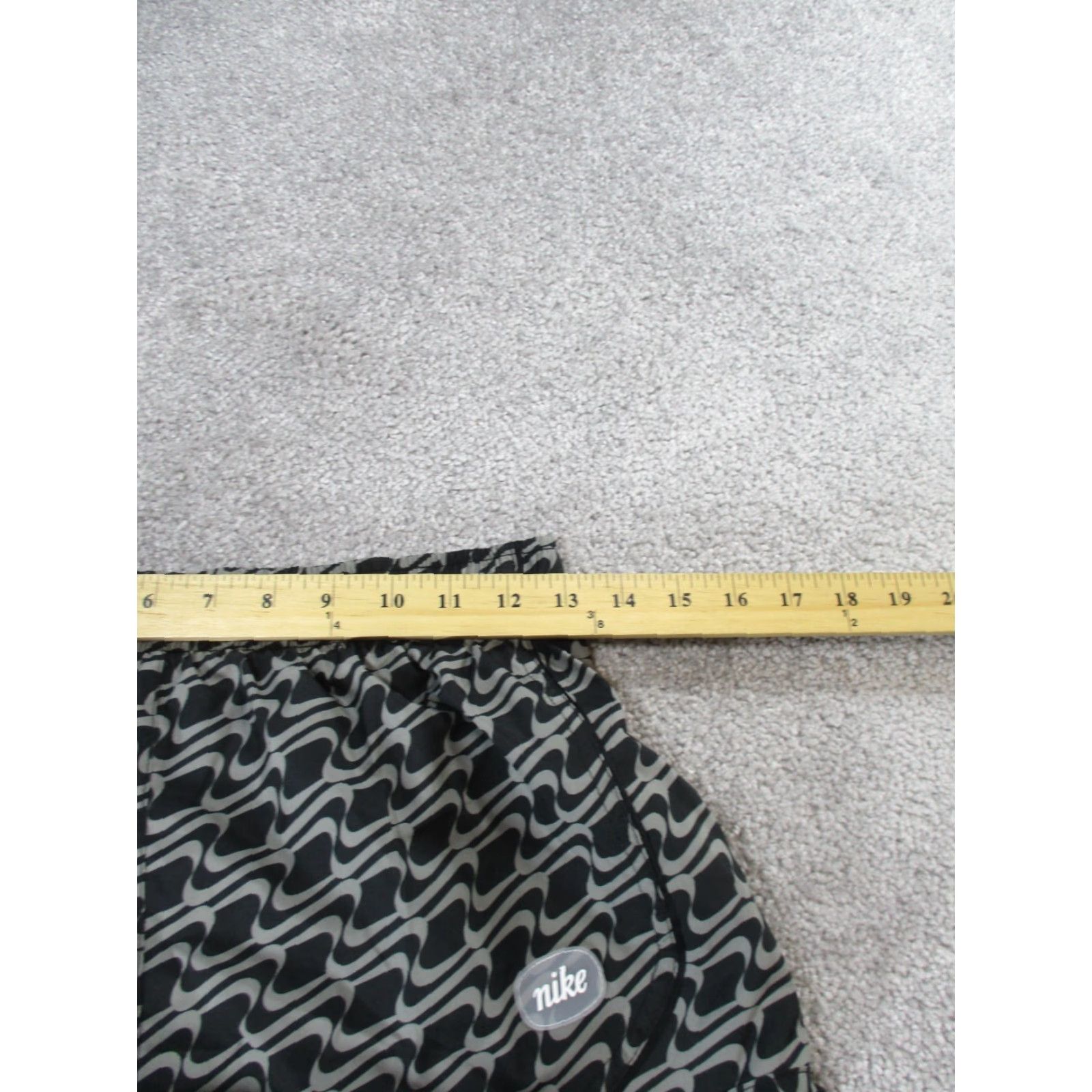 Nike Nike Shorts Women Small Dri-Fit Gray & Black Wavy Geo With Liner Size 28" / US 6 / IT 42 - 7 Thumbnail