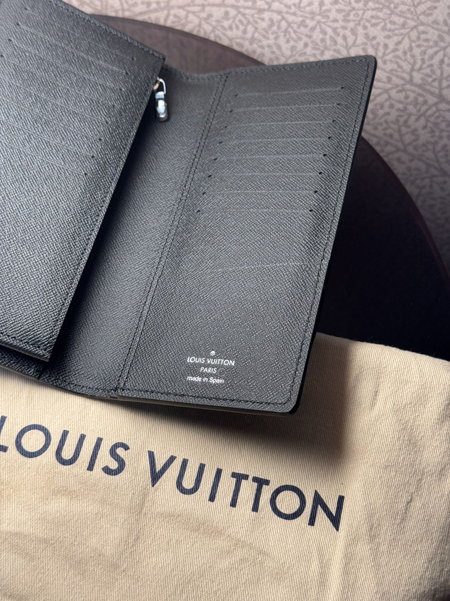 Louis Vuitton Louis Vuitton Brazza Wallet – Epi Leather Black M60622 Size ONE SIZE - 6 Thumbnail