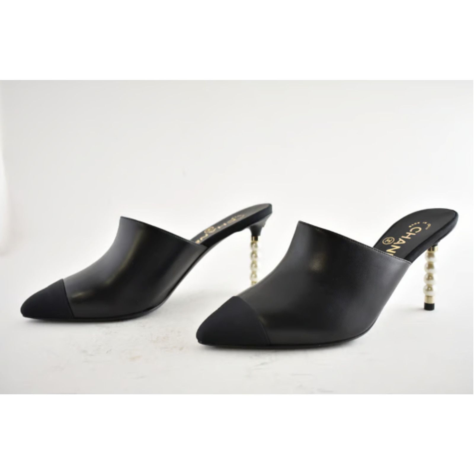 Chanel 20S Paris Rome Pearl CC Mule Slide Backless Heel Pump 36.5 Size US 6.5 / IT 36.5 - 6 Thumbnail
