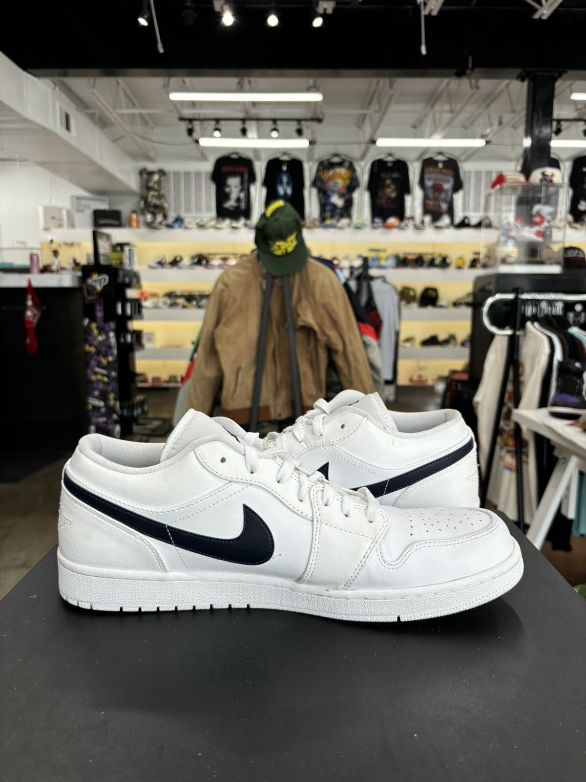Jordan Brand Jordan 1 Low White Obsidian Sz. 14 Size US 14 / EU 47 - 4 Thumbnail