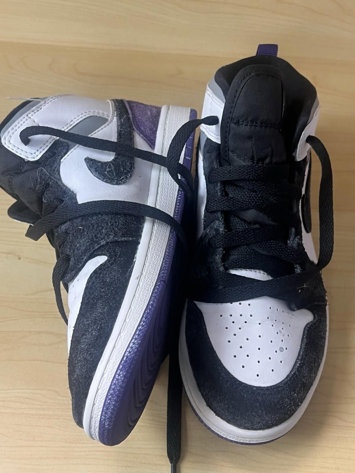Nike Nike Air Jordan 1 Mid Se (PS) White-Court Purple-Black Sz 2y Size US 5 / EU 37 - 3 Thumbnail