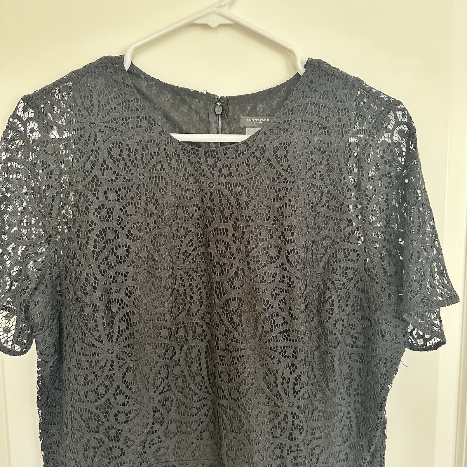Ann Taylor Ann Taylor Black Lace Peplum Blouse Size US 8 NWOT Size M / US 6-8 / IT 42-44 - 2 Thumbnail