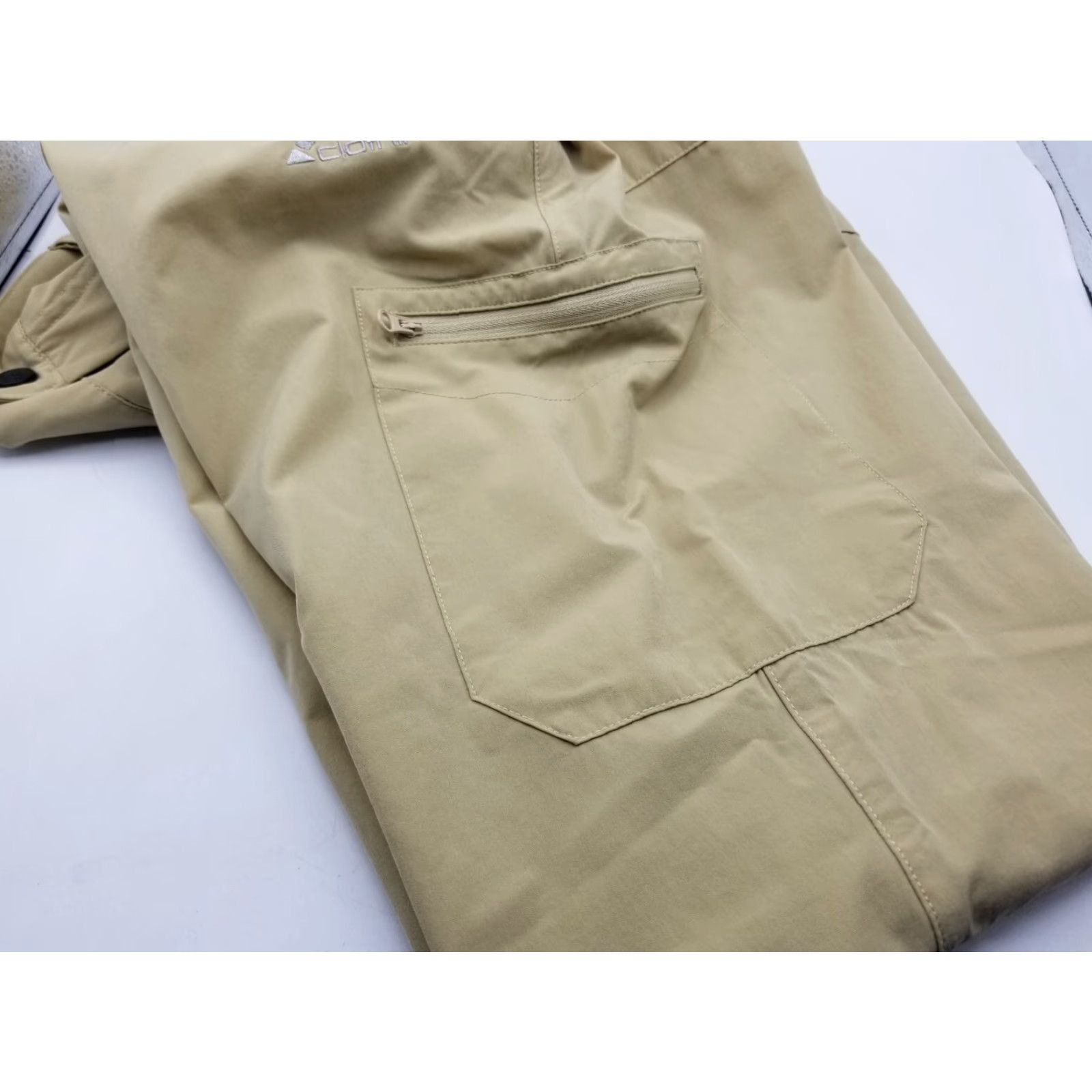 Vintage Clothin Mens Brown Hiking Beige Pants Size Medium 30 inch inseam Lightweight Cargo Size US 31 - 4 Thumbnail