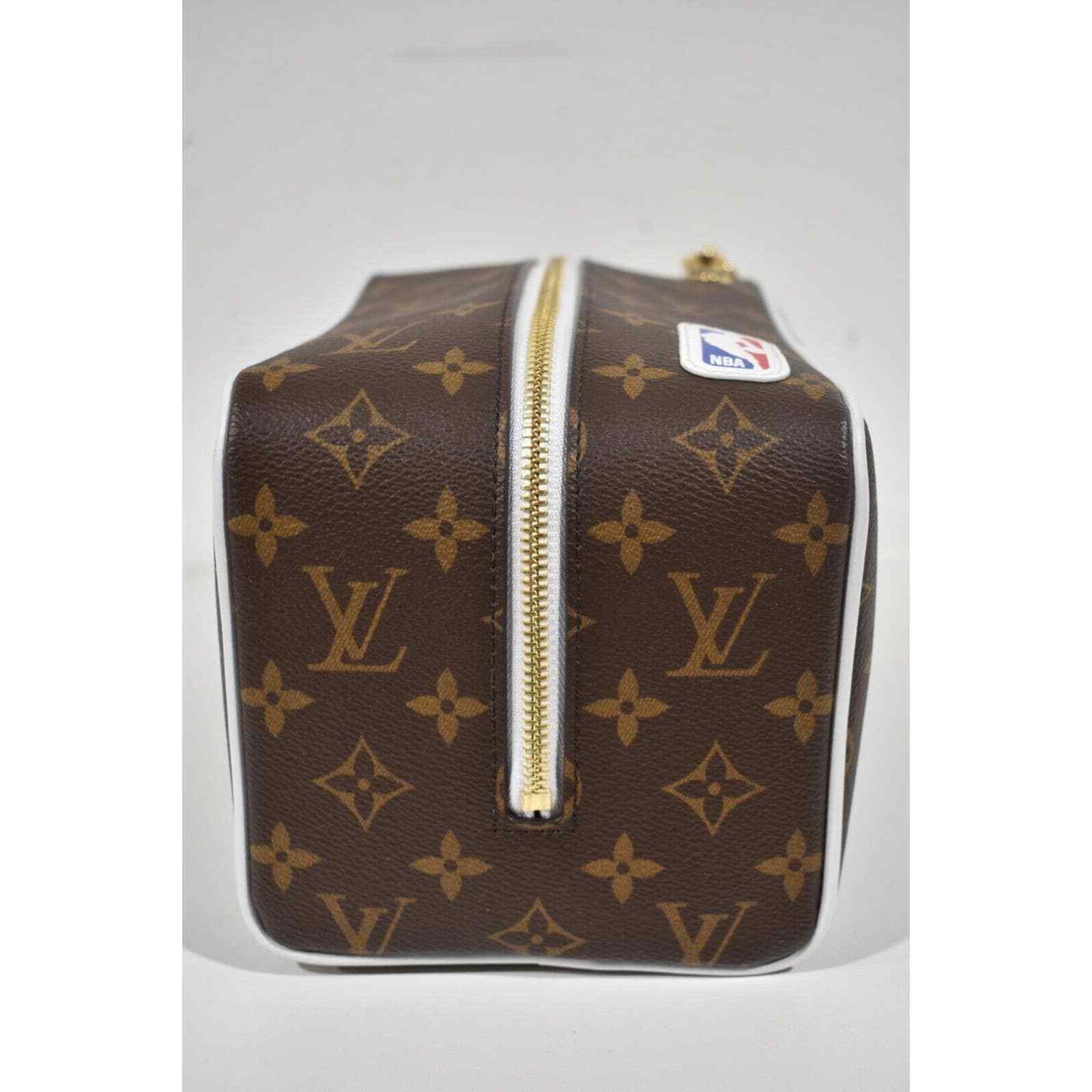 Louis Vuitton Louis Vuitton NBA Cloakroom Dopp Kit Travel Pouch Bag Size ONE SIZE - 9 Thumbnail