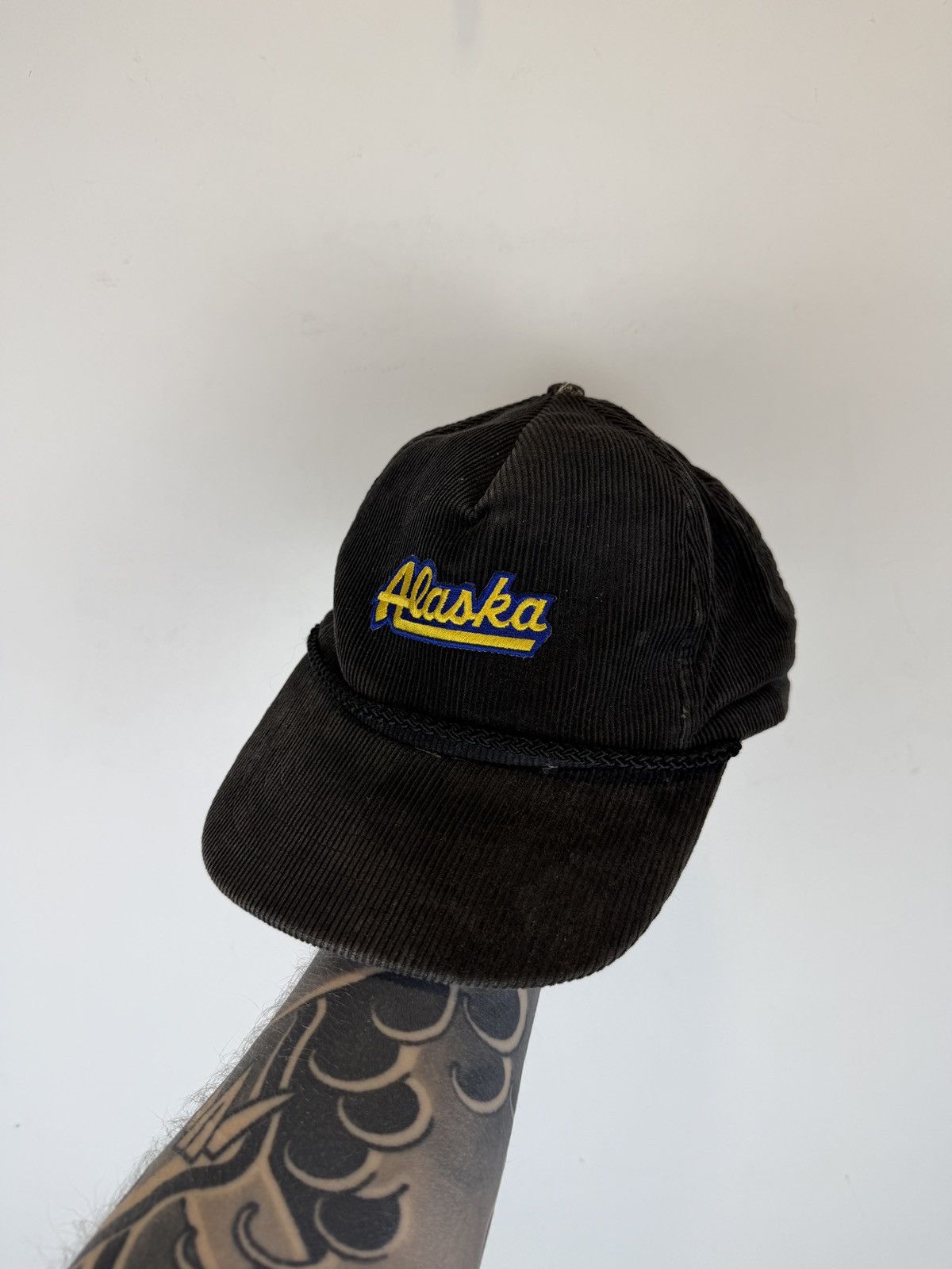 Vintage Vintage Alaska Corduroy Cap Snapback Hat Black OS Size ONE SIZE - 1 Thumbnail