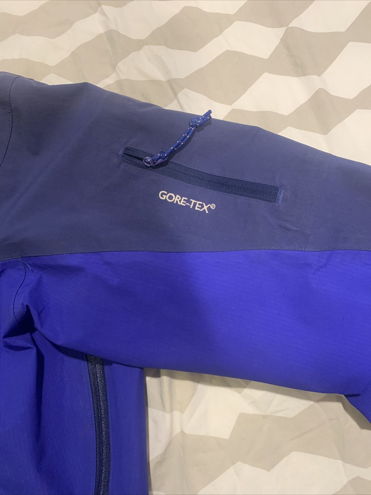 Arc'teryx Retro arcteryx theta jacket men’s size L Size US L / EU 52-54 / 3 - 5 Thumbnail