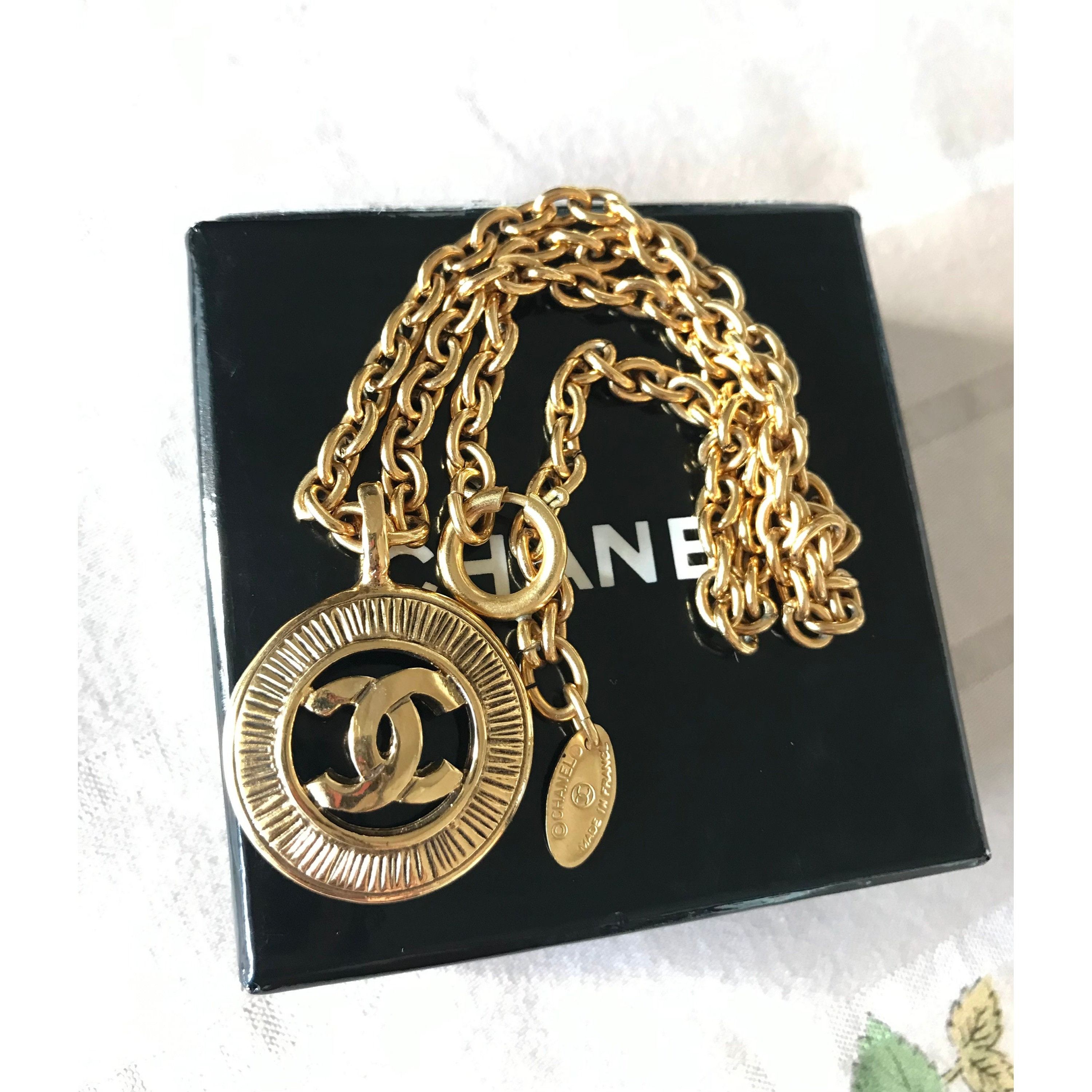 Chanel MINT. Vintage CHANEL chain necklace with a cutout cc top Size ONE SIZE - 6 Thumbnail