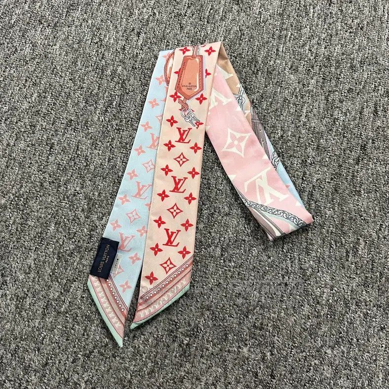 Louis Vuitton Louis Vuitton Old Flower Scarf Size ONE SIZE - 1 Thumbnail