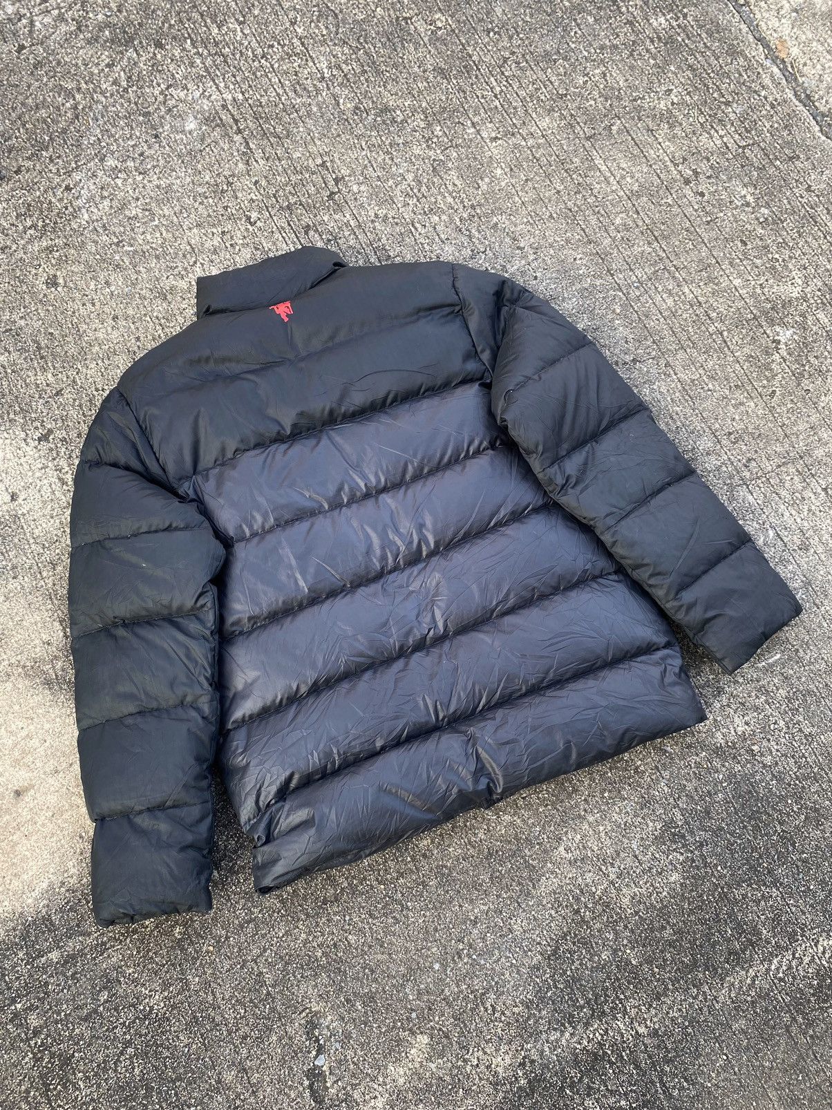 Nike Vintage Nike Puffer Jacket ManU Size US L / EU 52-54 / 3 - 11 Thumbnail