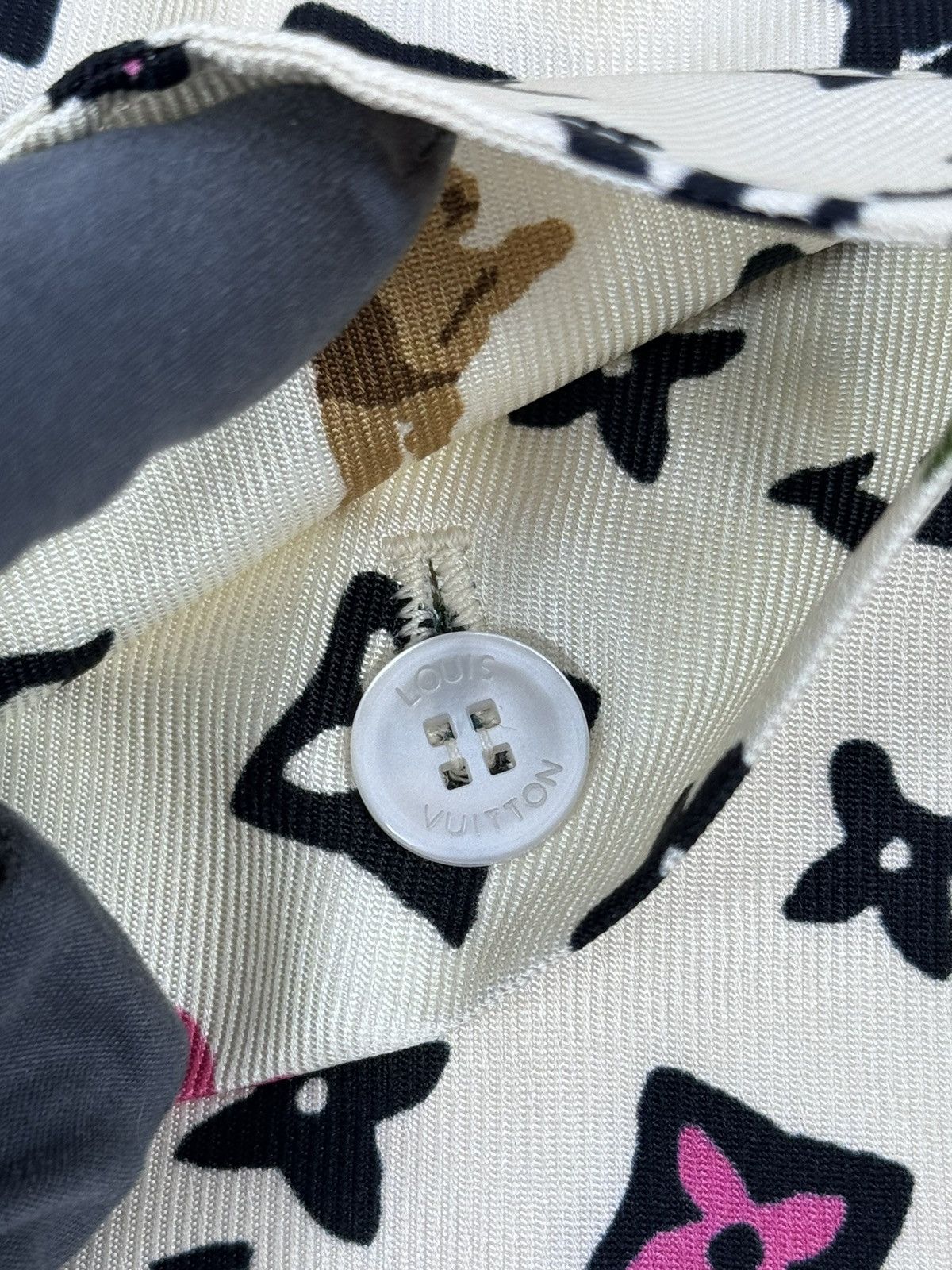 Louis Vuitton MONOGRAM PRINTED SILK SHORTS 1AFPZD Size US 32 / EU 48 - 4 Thumbnail