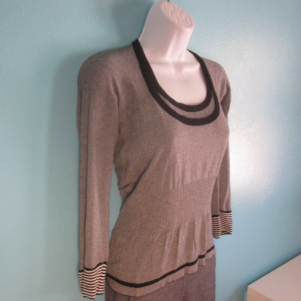 GF Ferre GF Gianfranco Ferre Italian Sweater Top About Size XS Size XS / US 0-2 / IT 36-38 - 1 Thumbnail