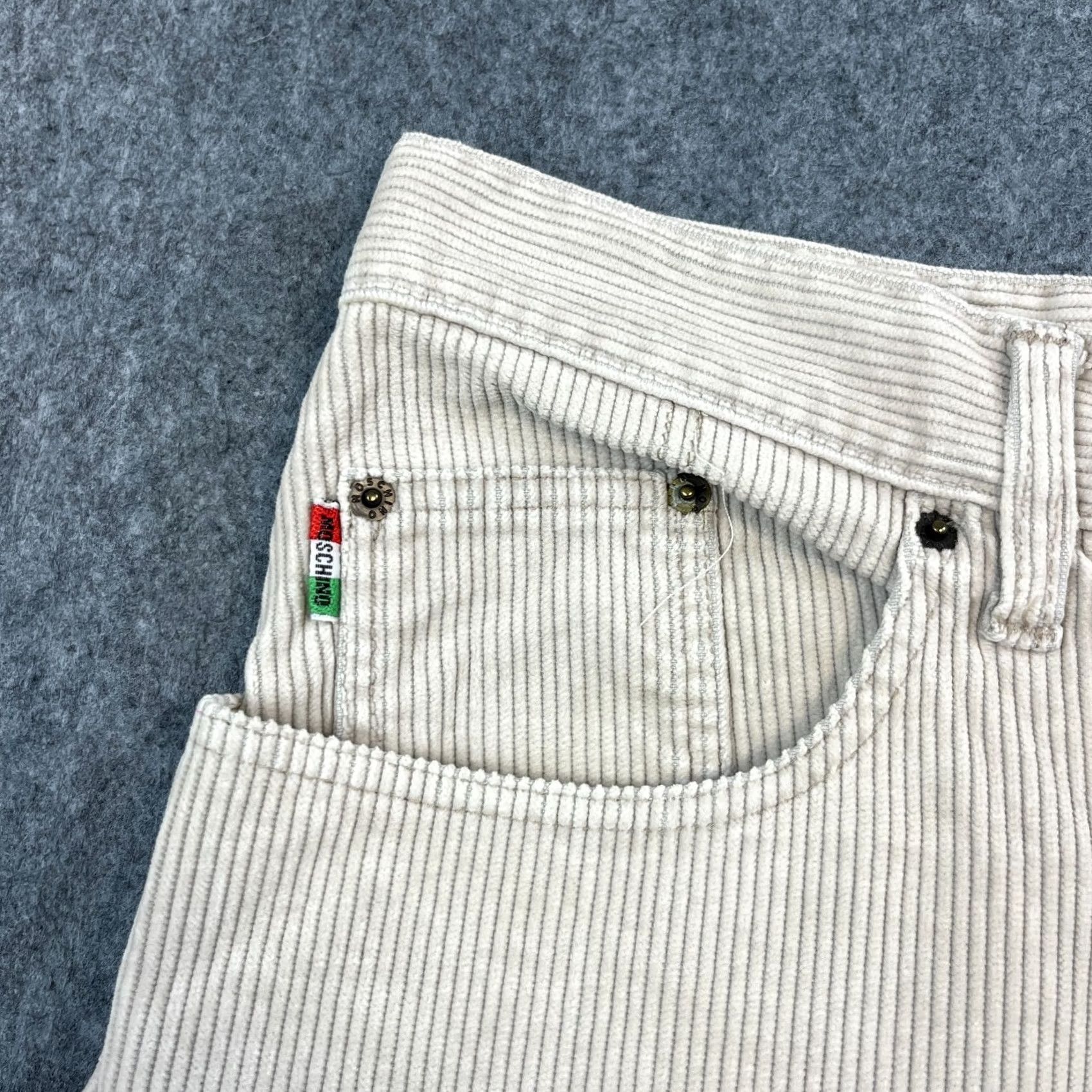 Moschino VINTAGE Moschino Jeans Corduroy Tapered 32 30 Cream Italy Made Mens Five-Pocket Design Cotton Size US 32 / EU 48 - 7 Thumbnail