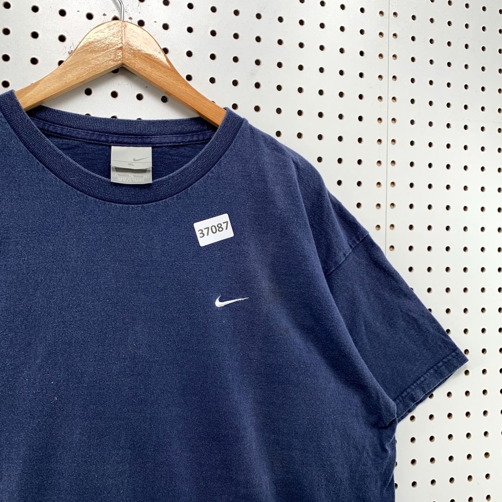 Nike VINTAGE Nike Essential Swoosh Shirt Mens XL Navy Blue Distressed Y2K Size US XL / EU 56 / 4 - 7 Thumbnail