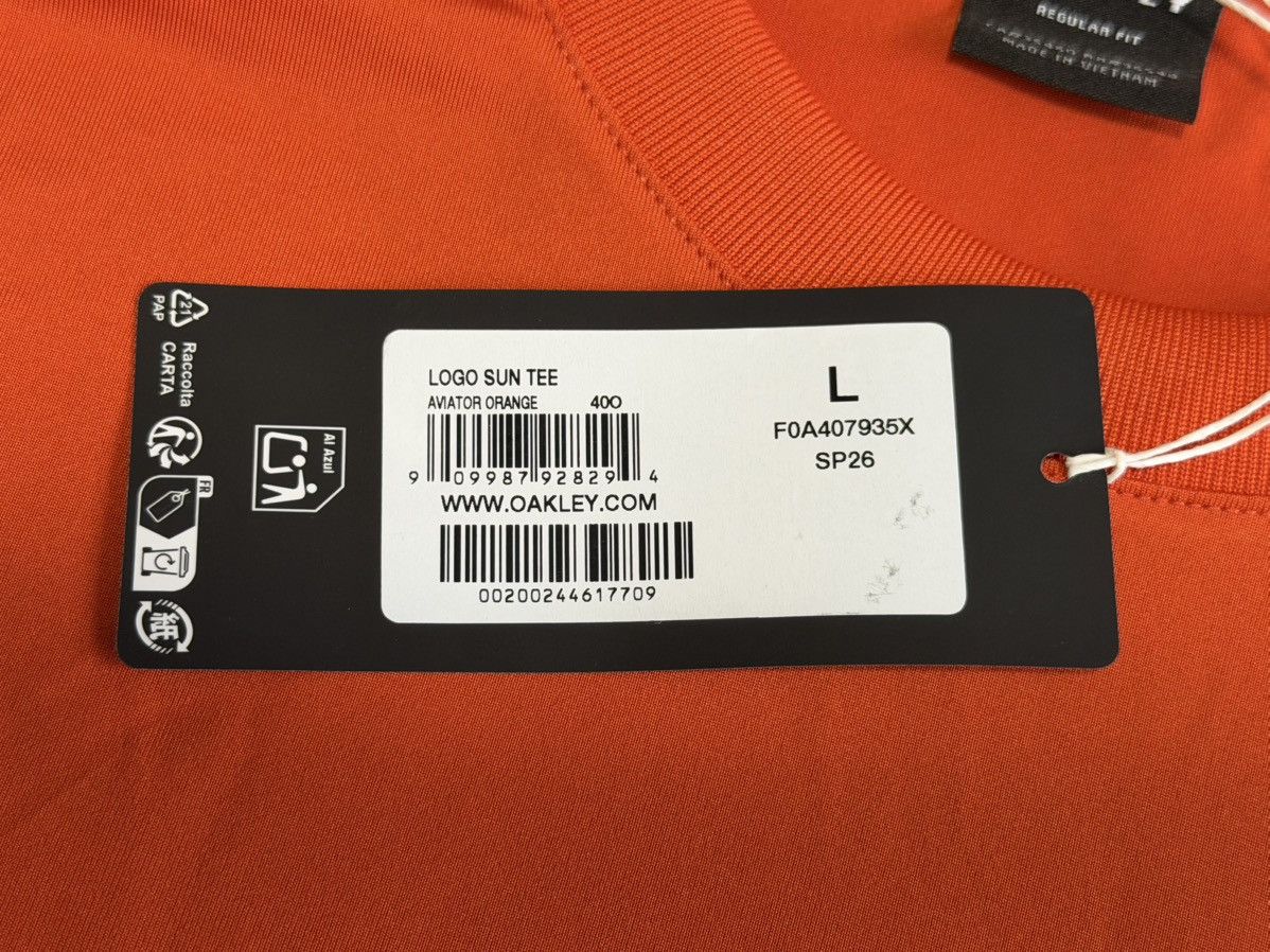 Oakley *Sample* Oakley Logo Sun Performance Tee Shirt New With Tags Size US L / EU 52-54 / 3 - 5 Thumbnail