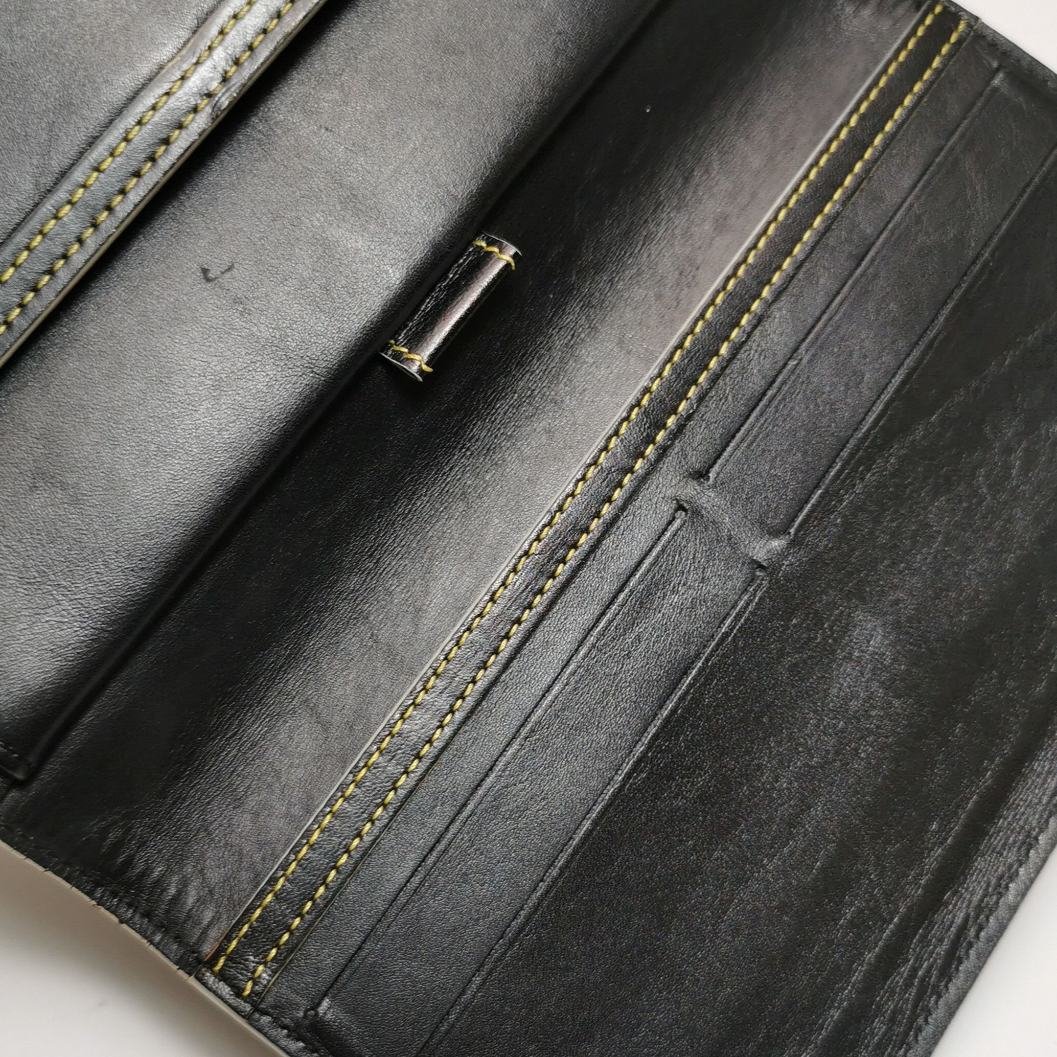 Louis Vuitton Louis Vuitton (LV) Suhari leather colorblock snap wallet -y Size ONE SIZE - 1 Thumbnail