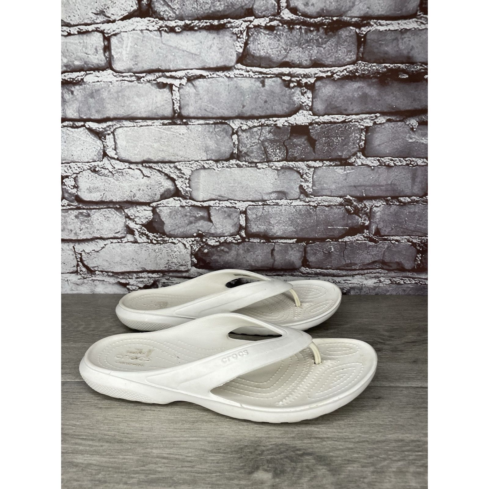 Crocs Crocs Iconic Comfort White Rubber Classic Thong Sandals Wome Size US 10 / IT 40 - 15 Thumbnail