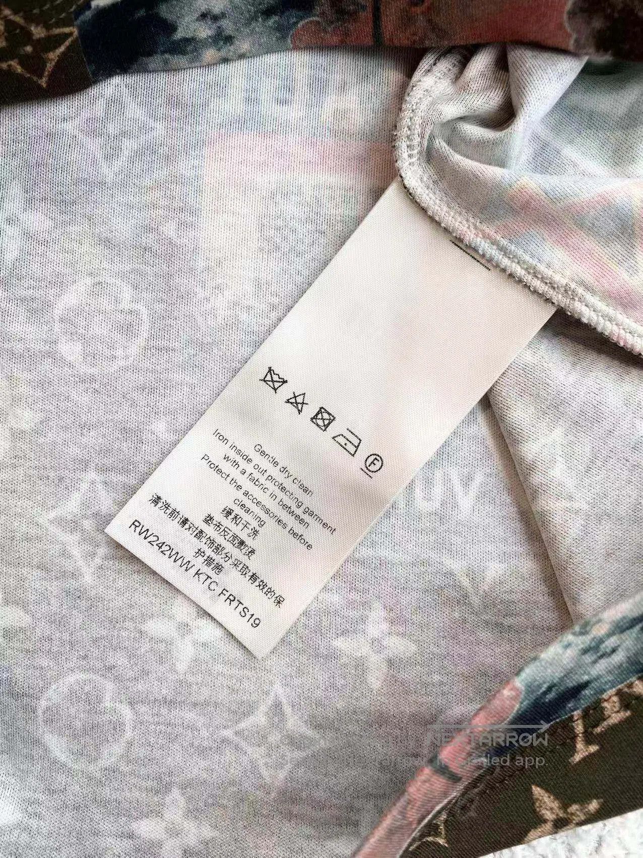 Louis Vuitton Louis Vuitton The old flower is full of badges and short s Size M / US 6-8 / IT 42-44 - 5 Thumbnail