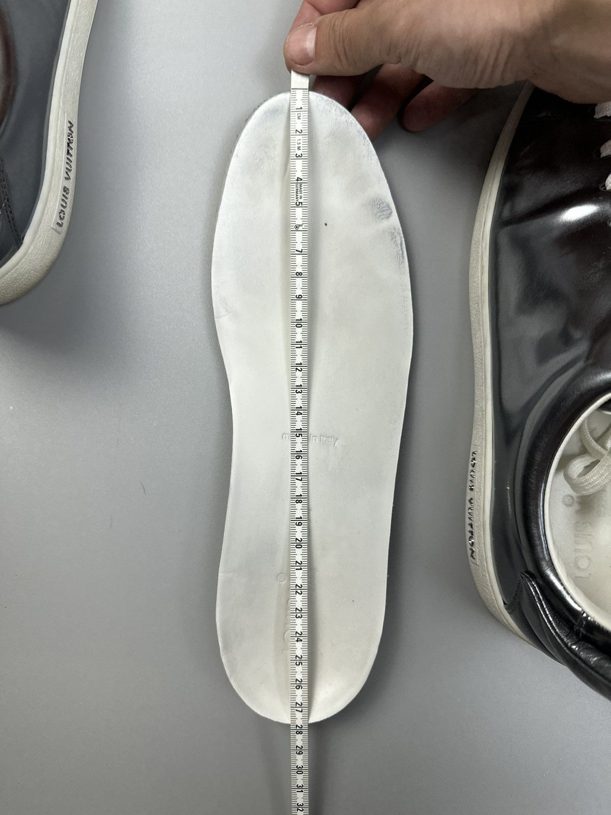 Louis Vuitton Louis Vuitton Silver Leather Sneakers Size US 9.5 / EU 42-43 - 7 Thumbnail
