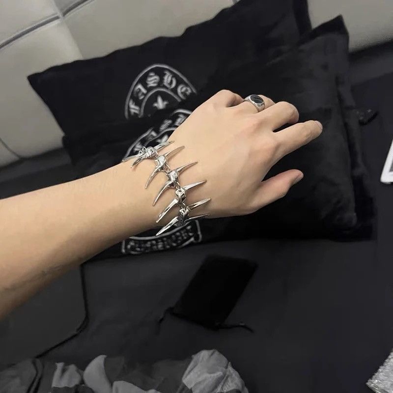 Jewelry × Vintage Cyberpunk Silver Thorny Spine Fishbone Bracelet Size ONE SIZE - 2 Thumbnail