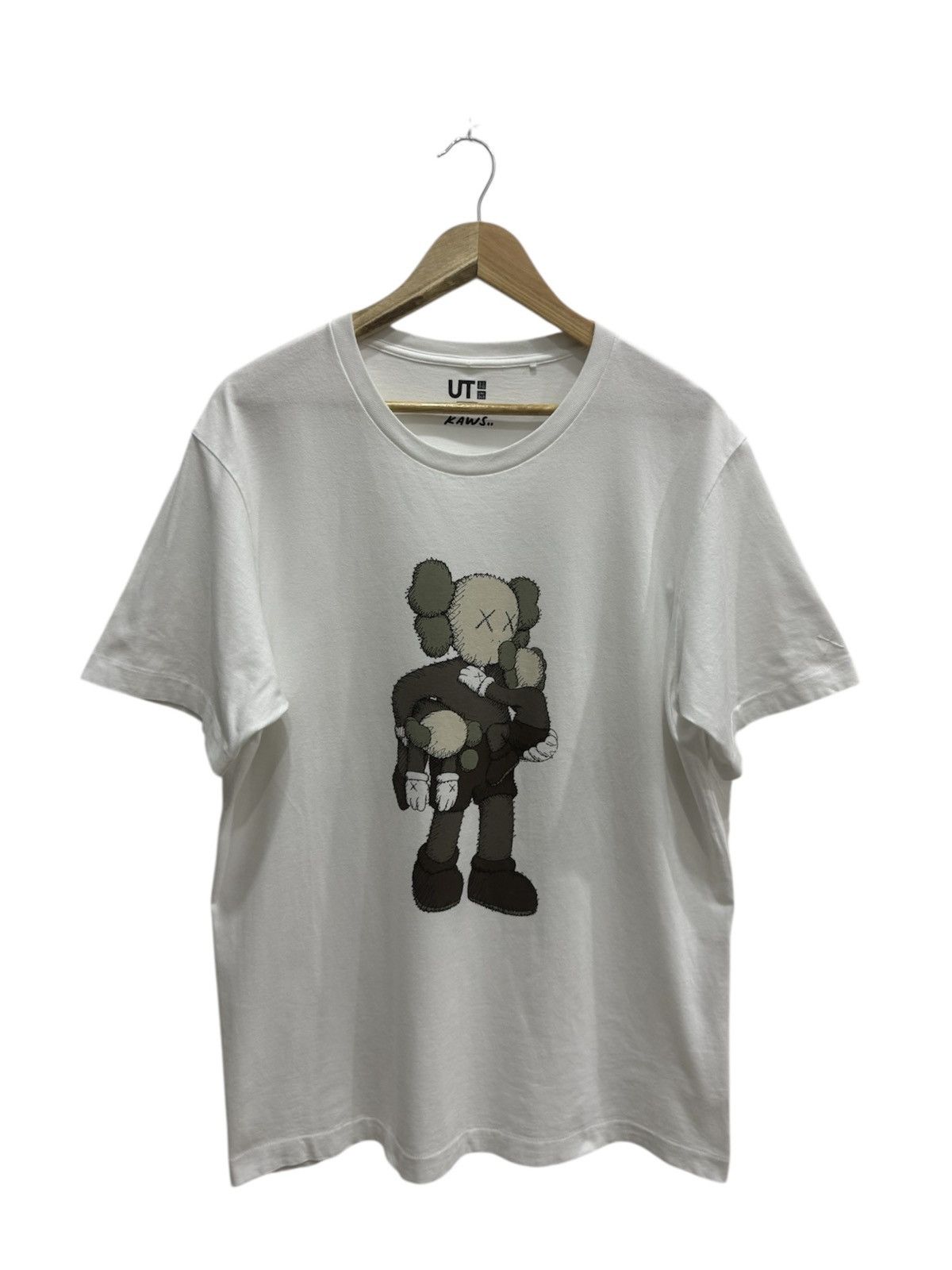 Kaws × Uniqlo Uniqlo x Kaws Size US XL / EU 56 / 4 - 1 Thumbnail