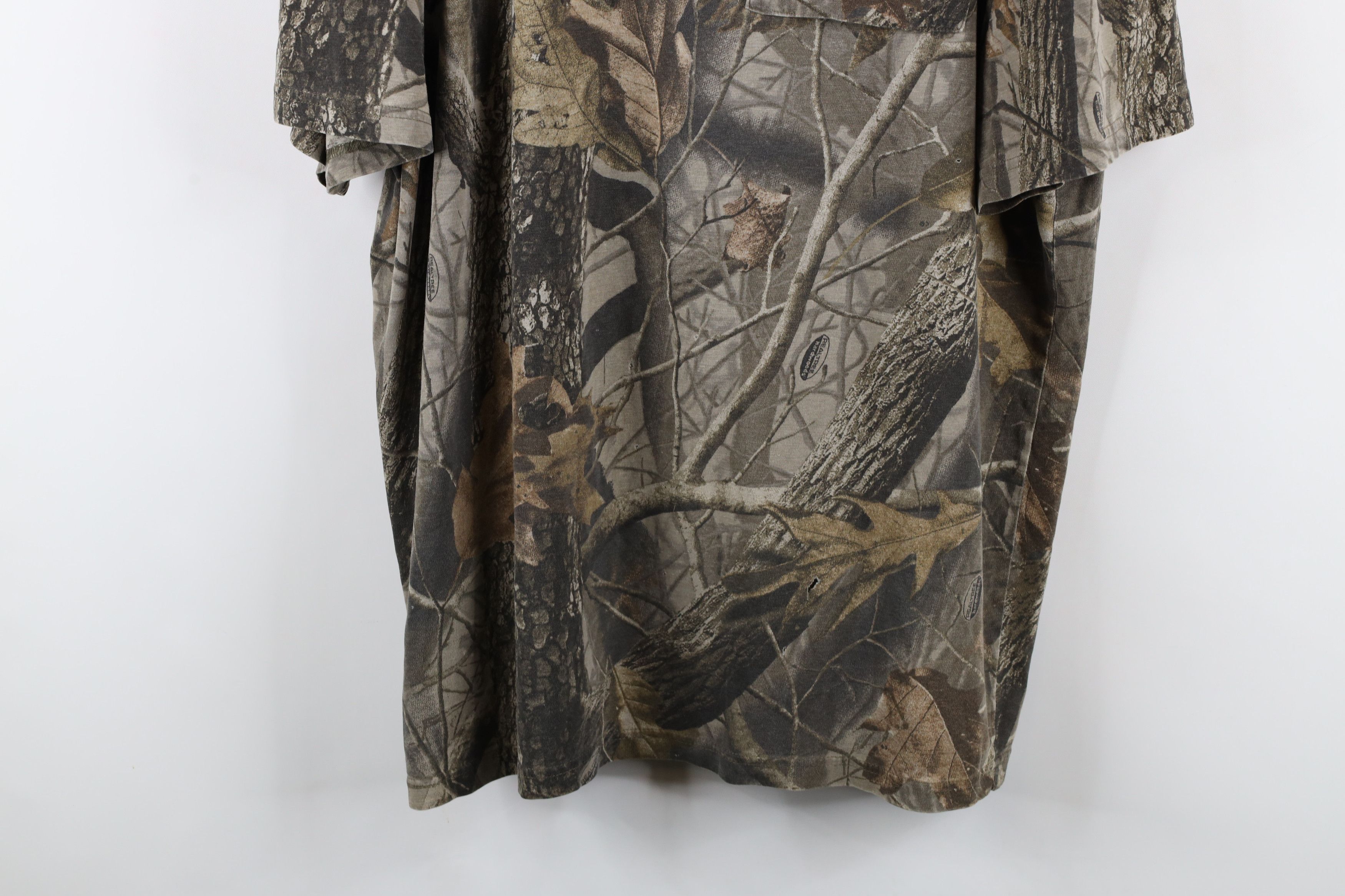 Vintage Vintage 90s Streetwear Realtree Camouflage Pocket T-Shirt Size US XXL / EU 58 / 5 - 3 Thumbnail