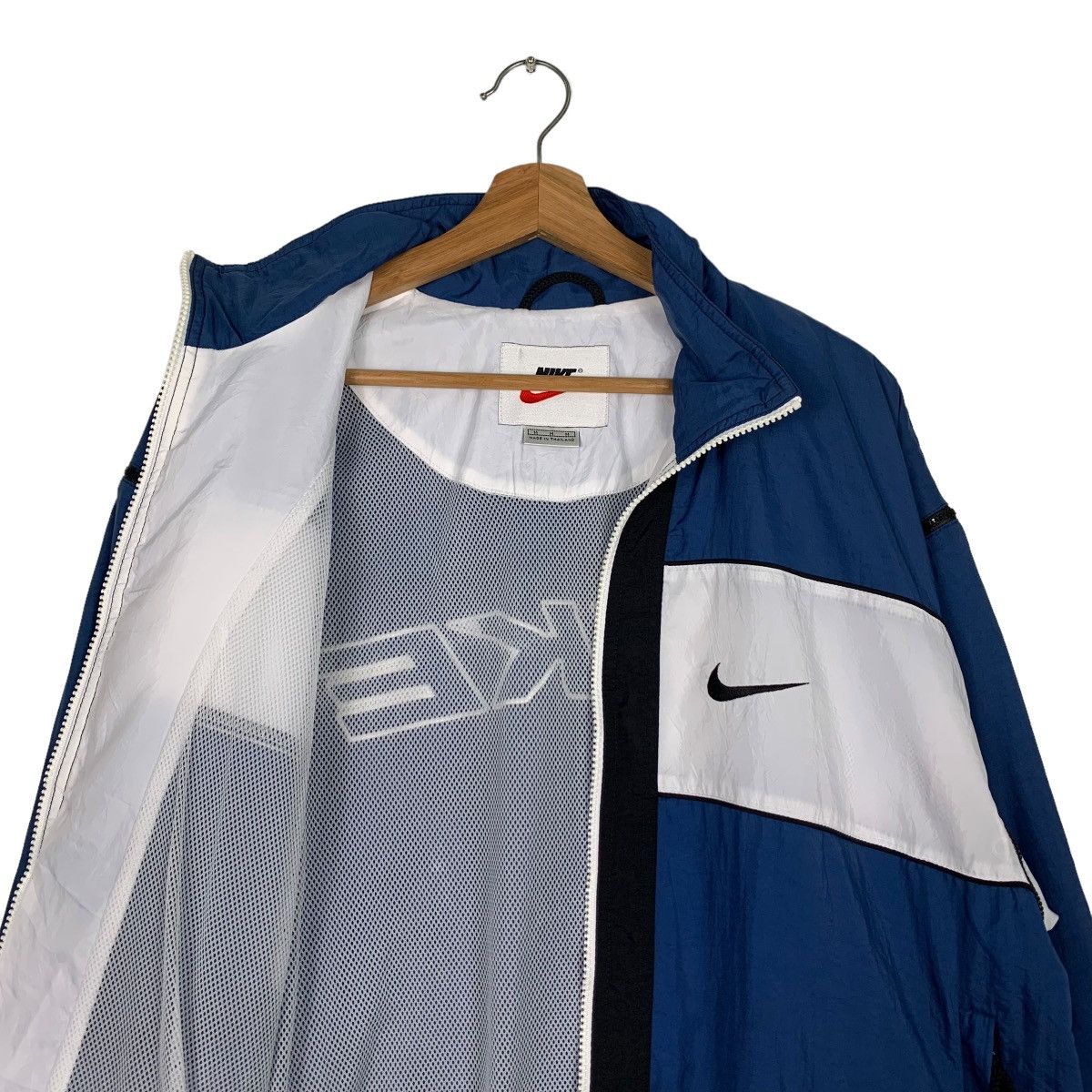 Nike Vintage 90's NIKE Big Logo Windbreaker Jacket #0242-C11 Size US M / EU 48-50 / 2 - 13 Thumbnail