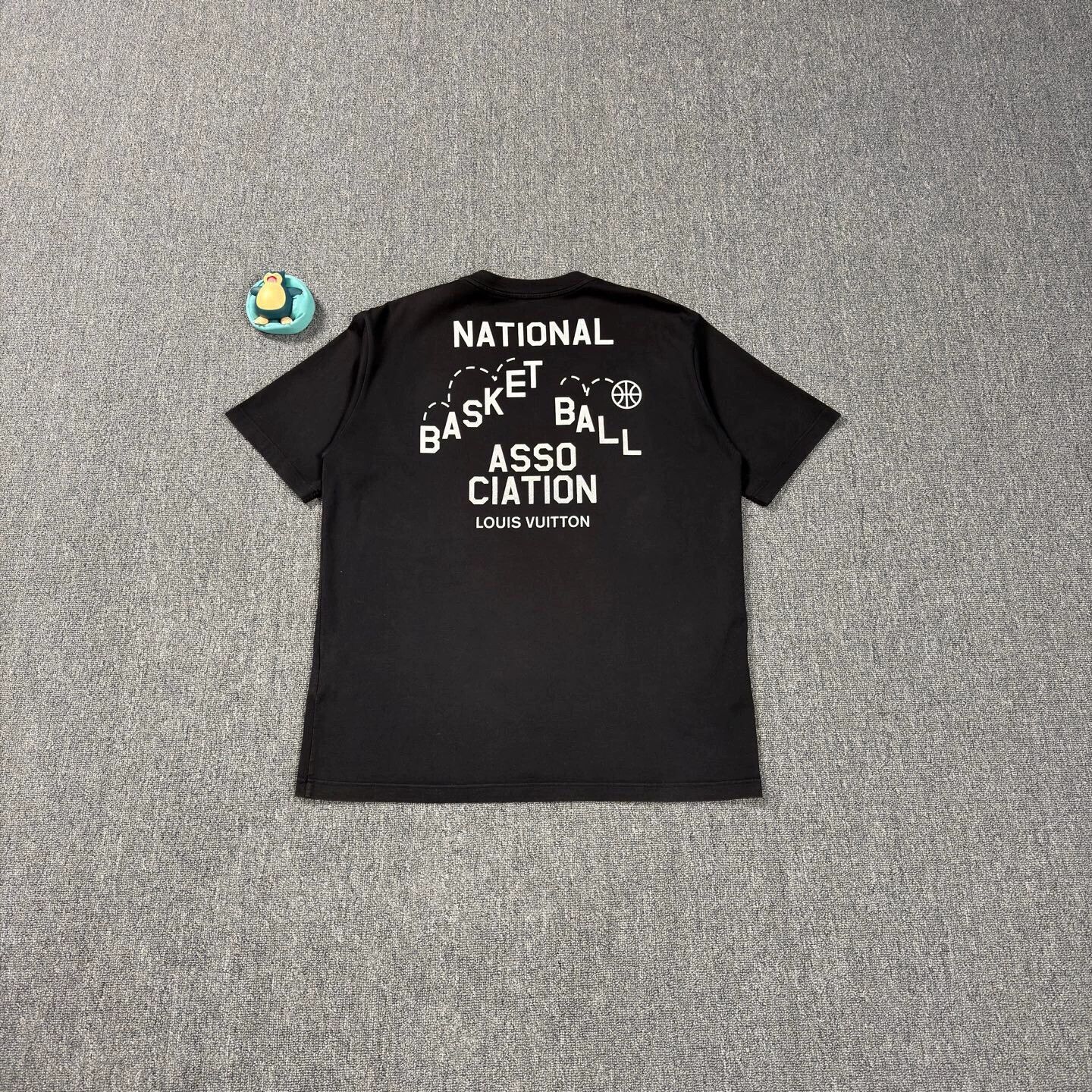 Louis Vuitton LV x NBA Big Logo Black Short Sleeve XXL Mint Size US XXL / EU 58 / 5 - 2 Thumbnail