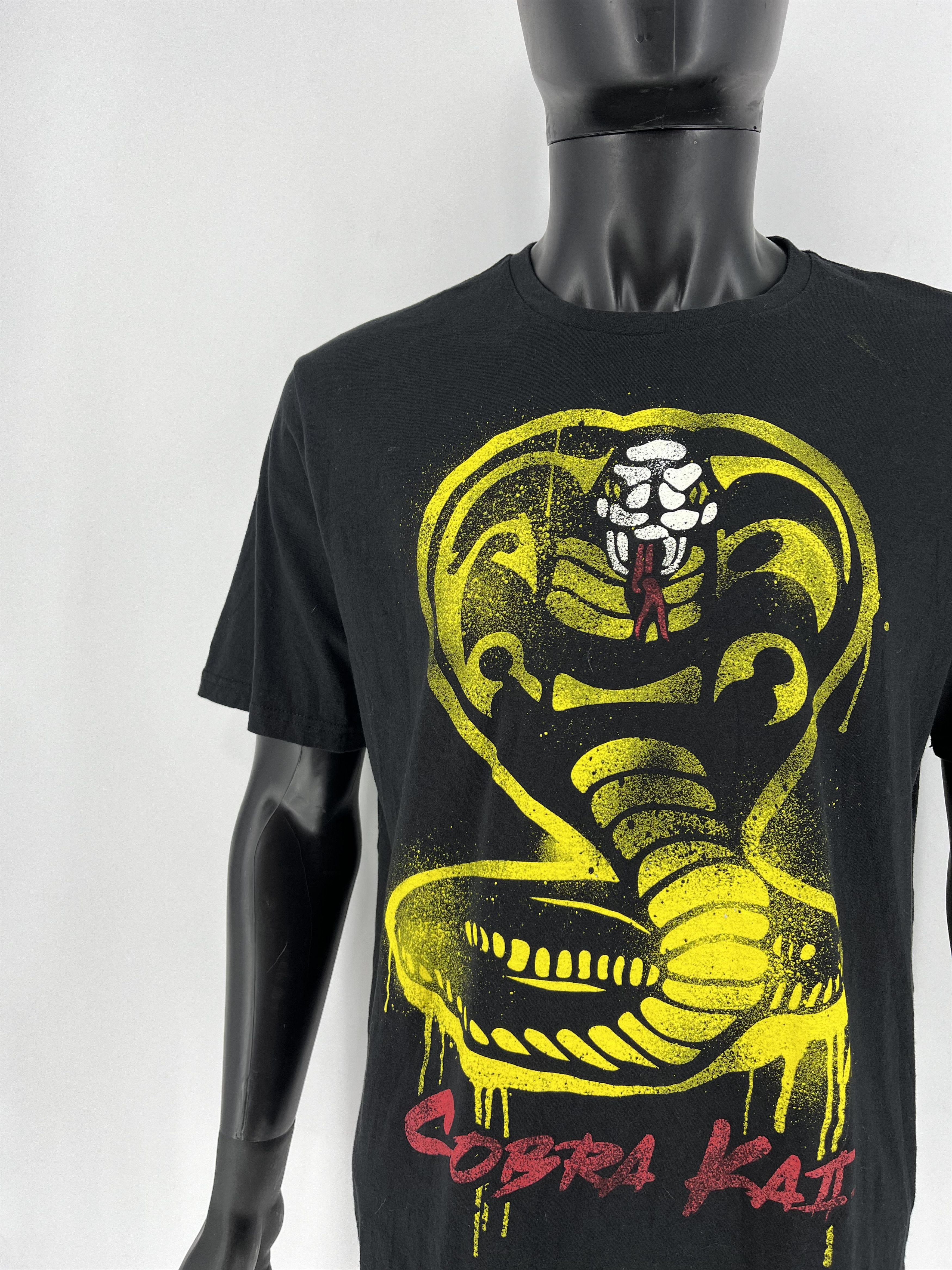 Band Tees × Vintage Bioworld Cobra Kai Men's Graphic Tee Medium Black Size US L / EU 52-54 / 3 - 6 Thumbnail