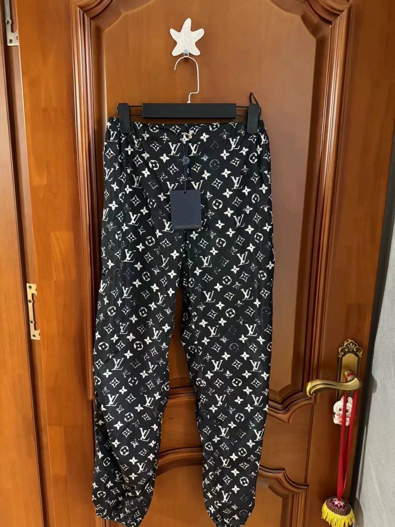 Louis Vuitton Louis Vuitton full of logo pants Size US 34 / EU 50 - 1 Thumbnail