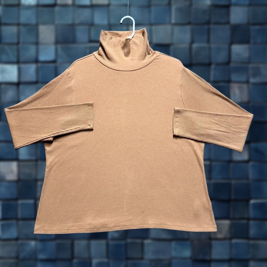 Old Navy Old Navy Shirt Womens 2XL Tan Beige Rib-knit Turtleneck Long Sleeve Stretch EUC Size XXL / US 16-18 / IT 52-54 - 1 Thumbnail