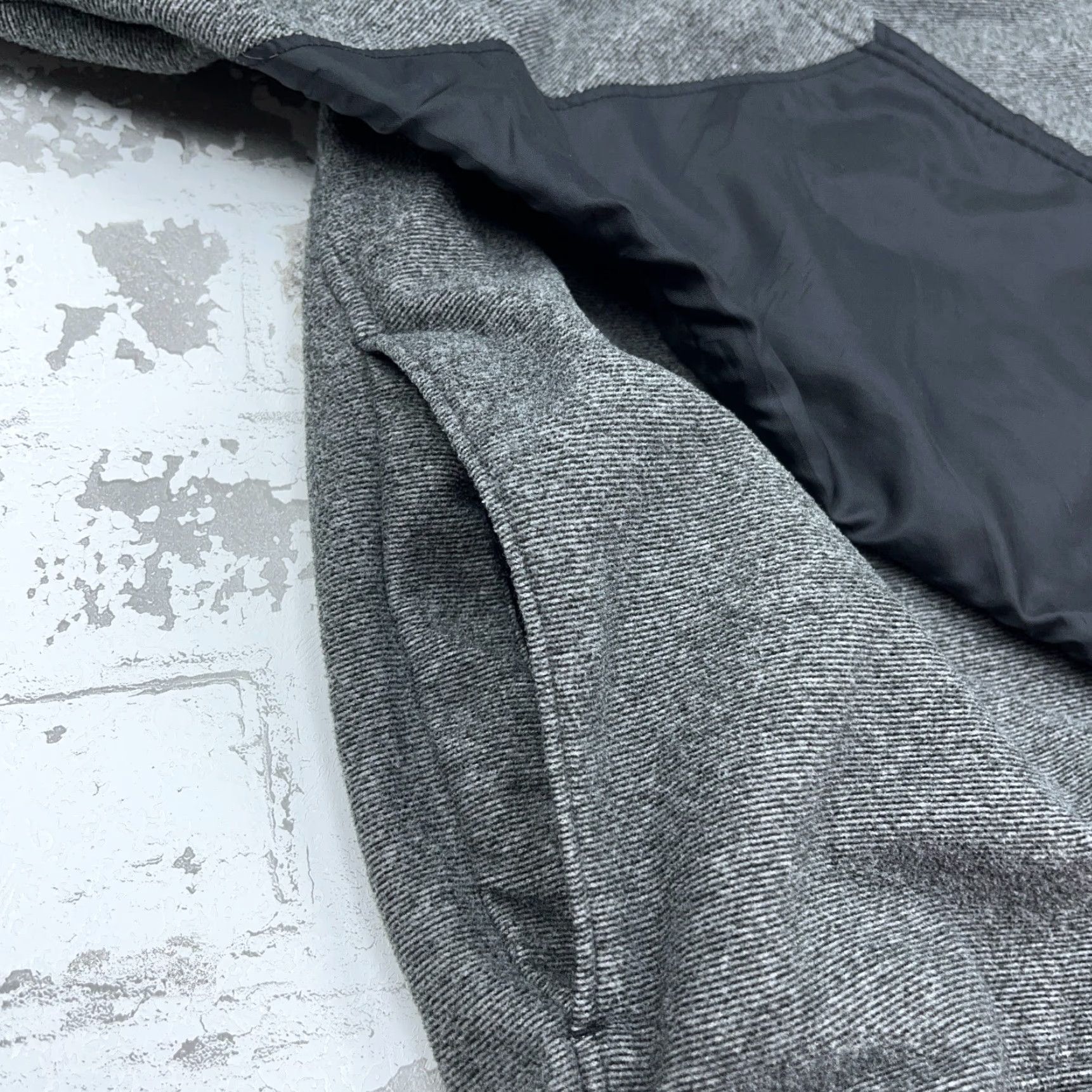Under Armour Under Armour Sweatshirt Men XL Gray Black Pullover 1/4 Zip Mock Neck Long Sleeve Fleece Sports Performance Size US XL / EU 56 / 4 - 5 Thumbnail