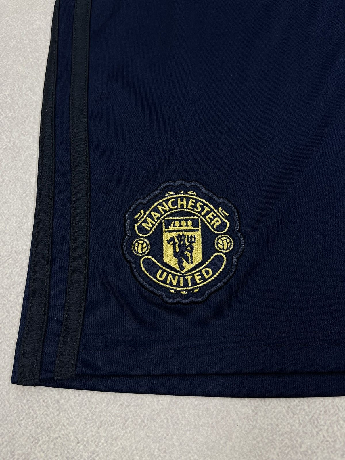 Adidas Mens Adidas Manchester United Navy Shorts Y2K Soccer Jersey Size US 36 / EU 52 - 4 Thumbnail