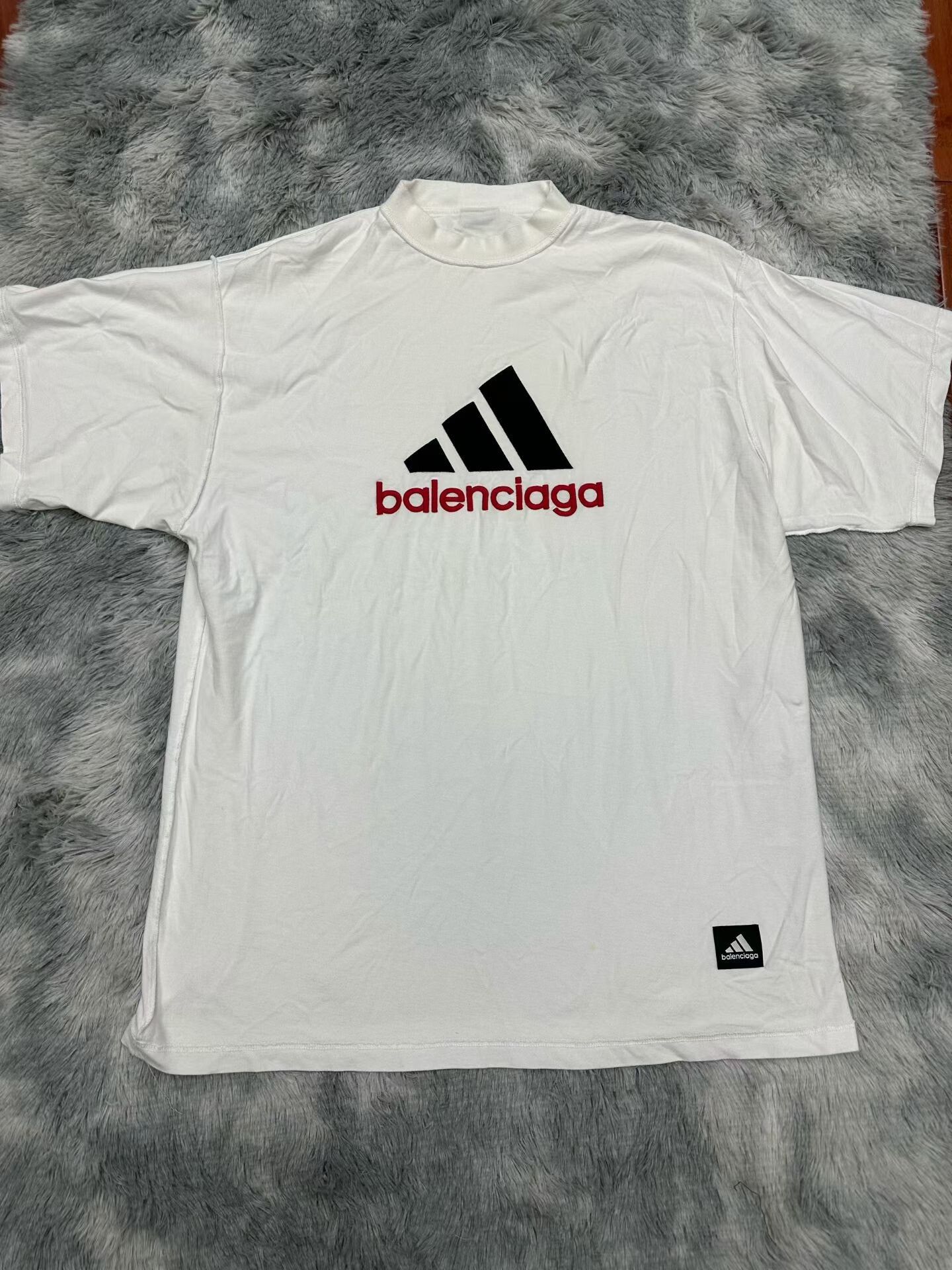 Balenciaga Balenciaga Collaborative Short-Sleeve Tee Size US M / EU 48-50 / 2 - 1 Thumbnail